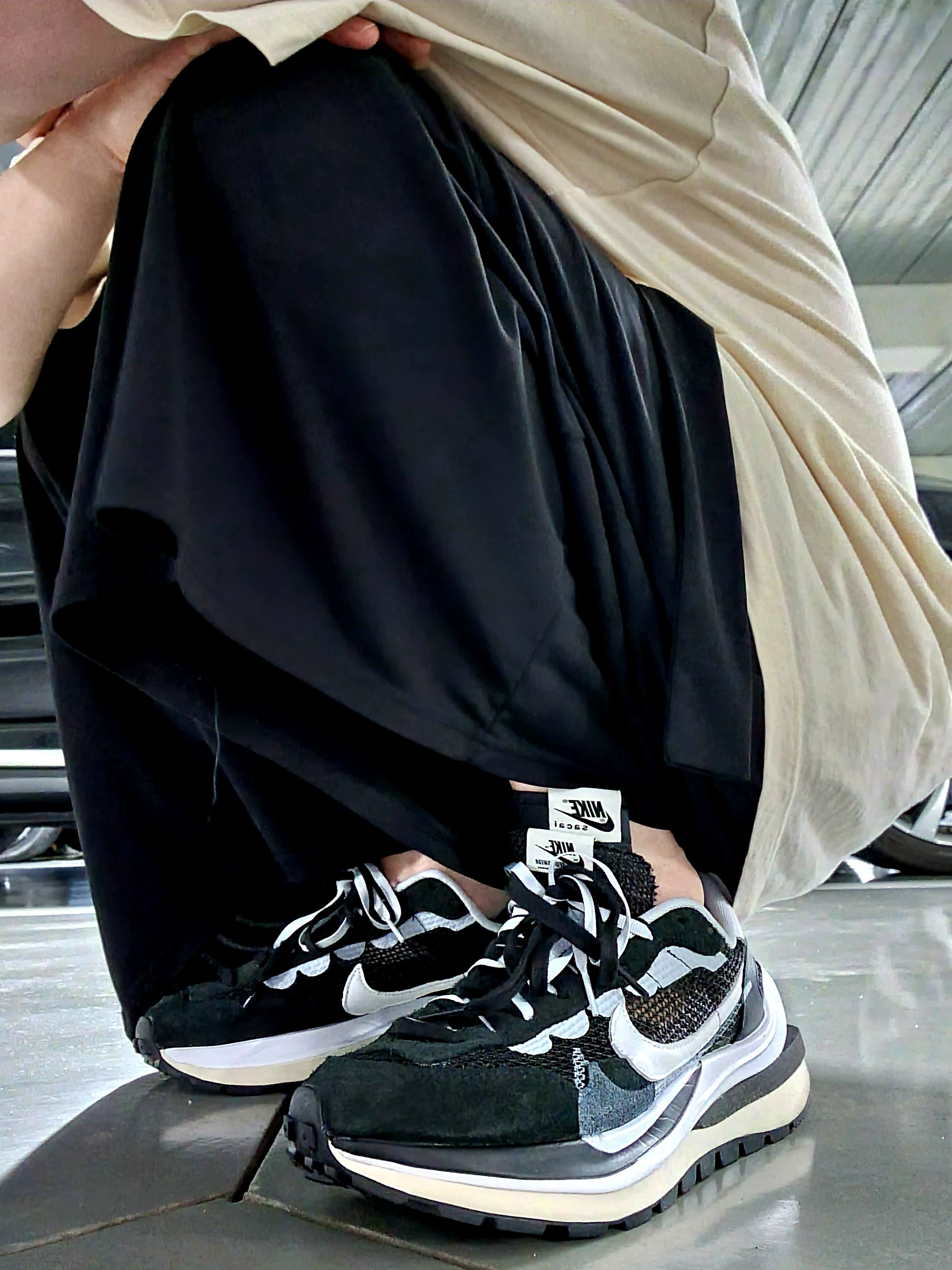 Nike x Sacai VaporWaffle Black White 착용 스타일 - 1