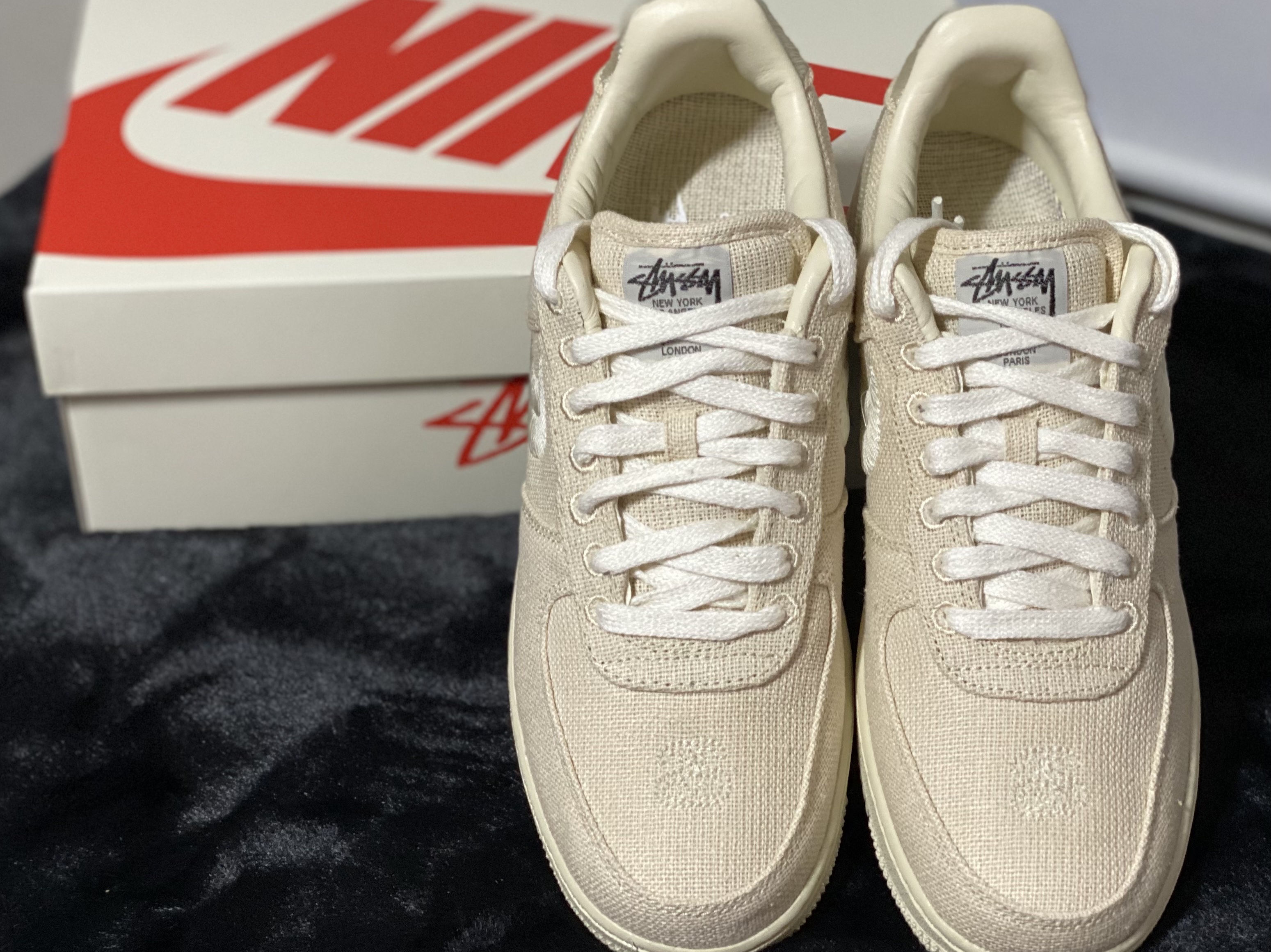 Nike x Stussy Air Force 1 Low Fossil 착용 스타일 - 2