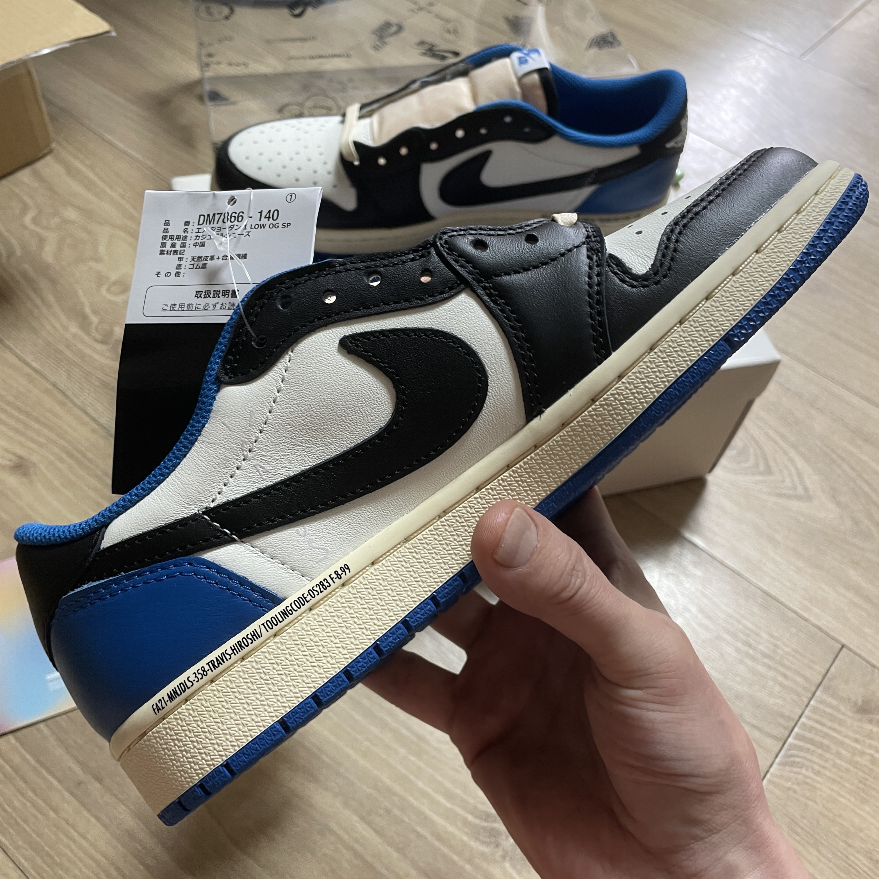 Jordan 1 x Travis Scott x Fragment Retro Low OG SP Military Blue 착용 스타일 - 3