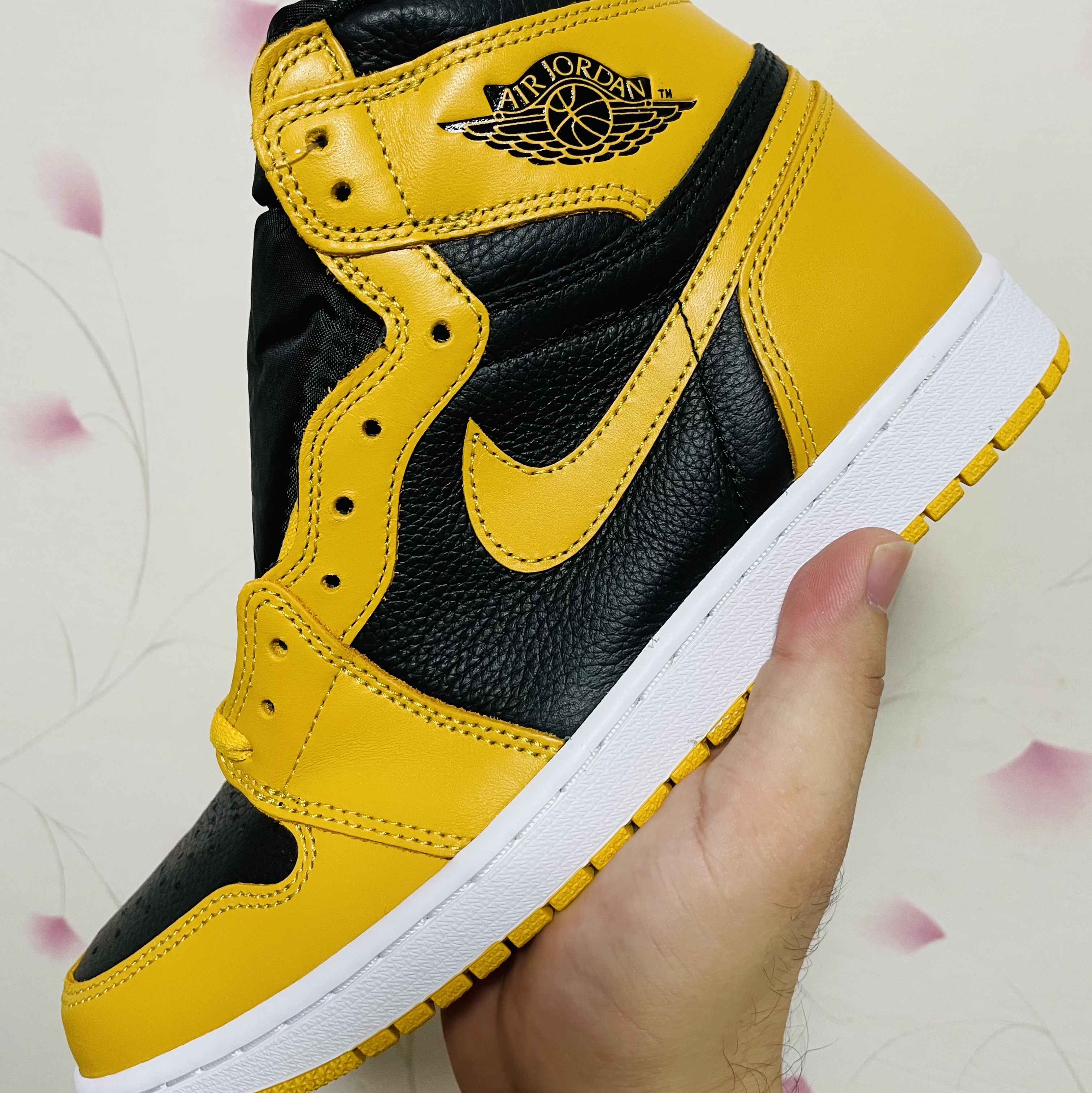 Jordan 1 Retro High OG Pollen 착용 스타일 - 1