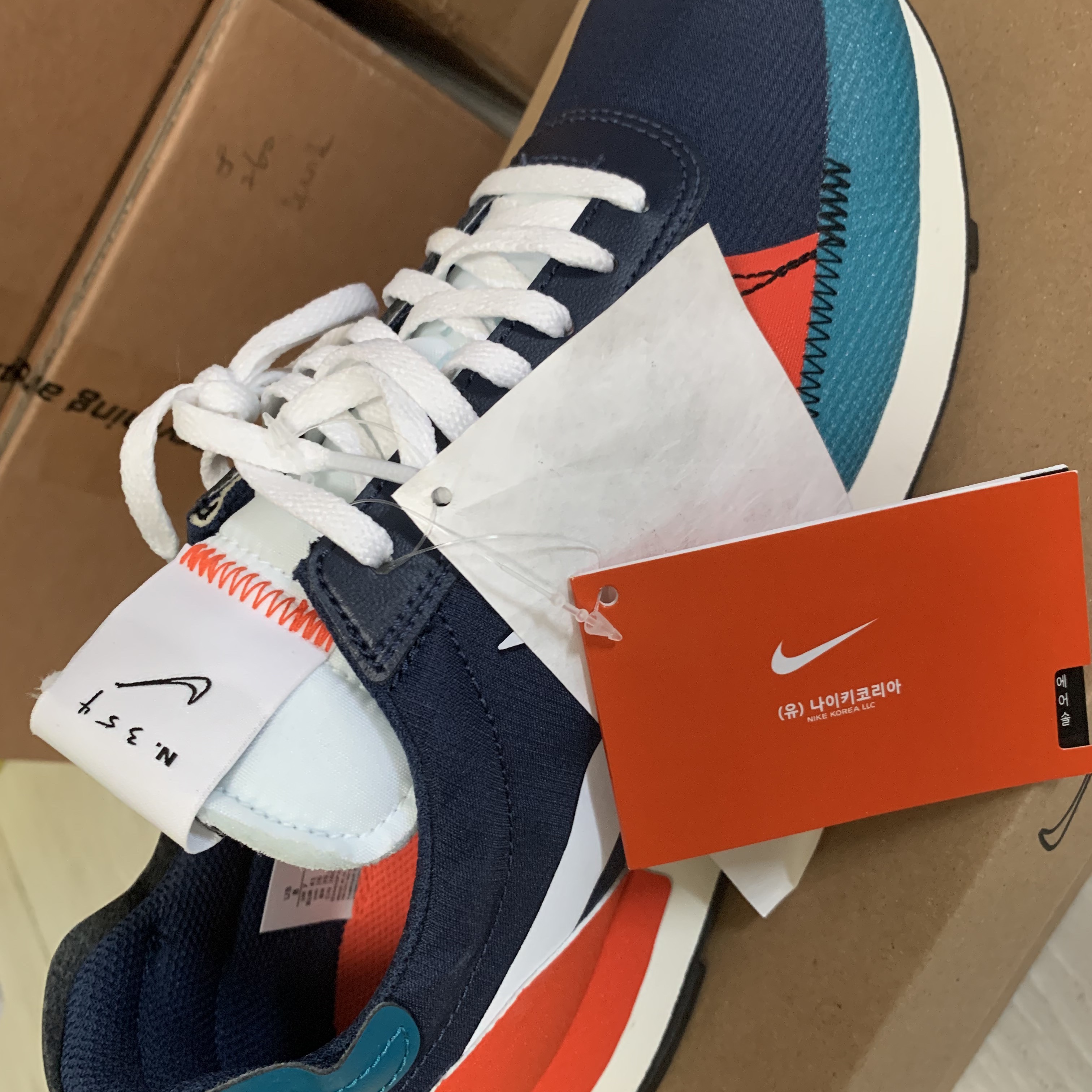 Nike Daybreak Type SE Midnight Navy Team Orange 착용 스타일 - 1