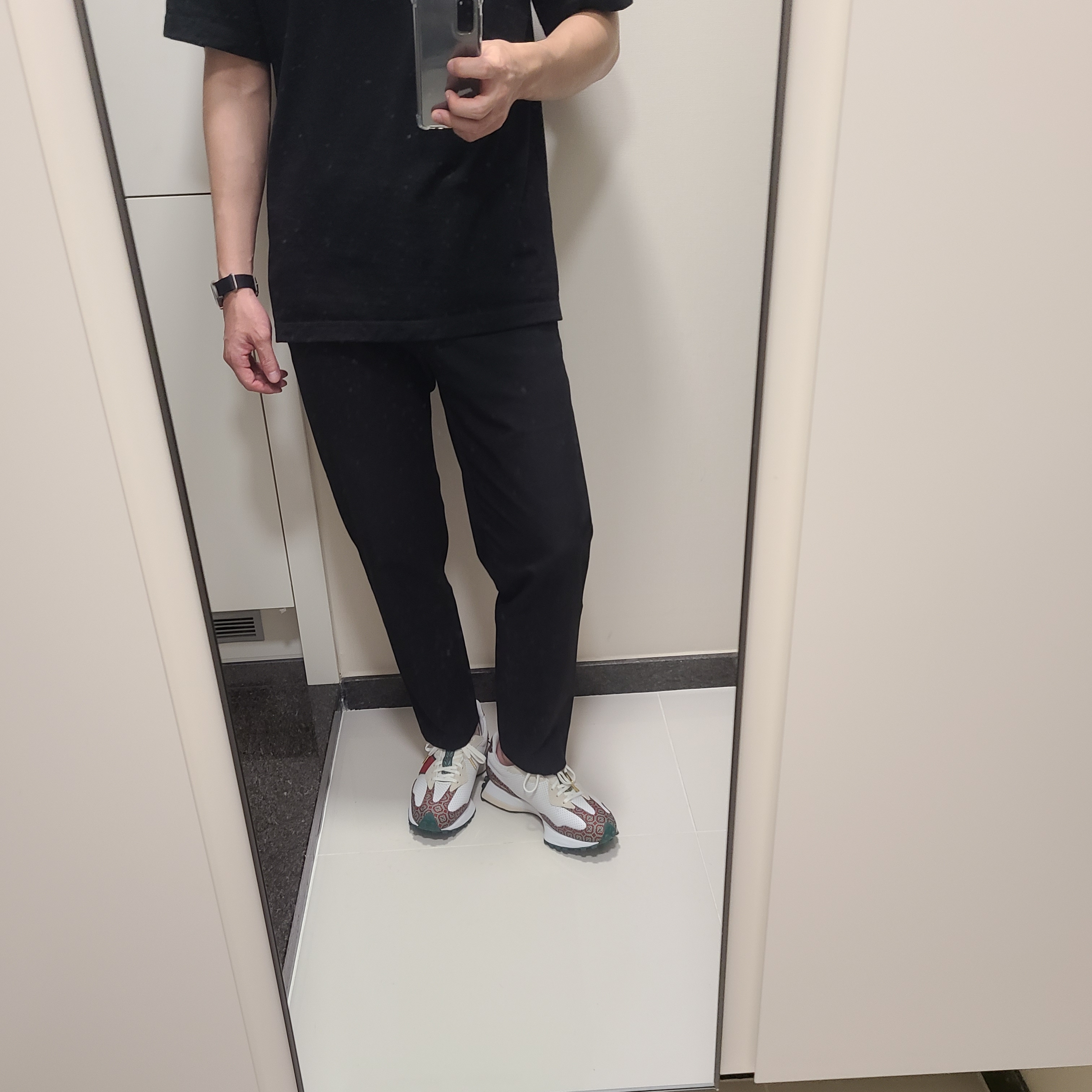 New Balance x Casablanca 327 Idealist Monogram Red Green 착용 스타일 - 5