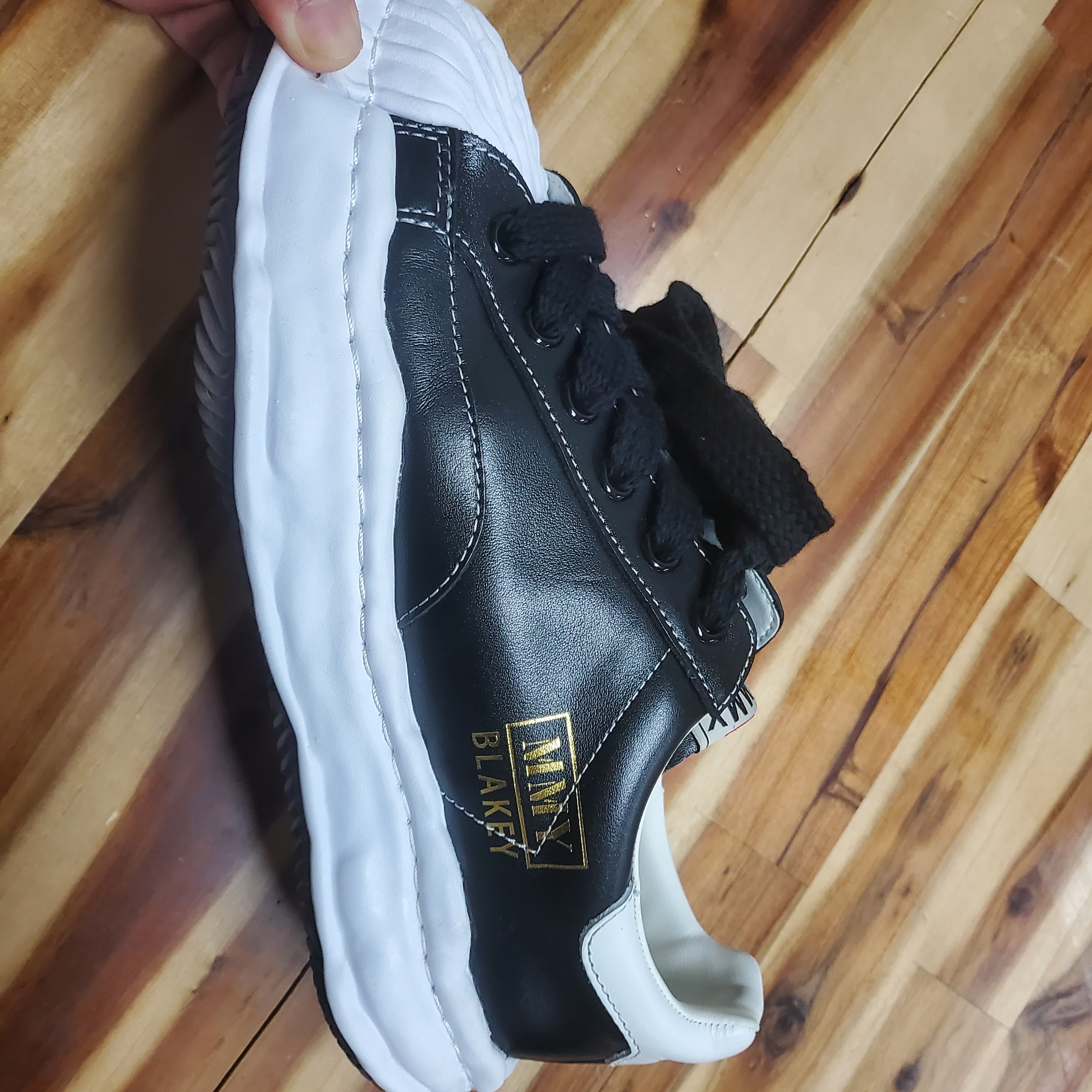 Maison Mihara Yasuhiro Blakey OG Sole Canvas Low-top Sneakers Black, Maison Mihara Yasuhiro Blakey OG Sole Leather Low-top Sneakers Black 착용 스타일 - 2