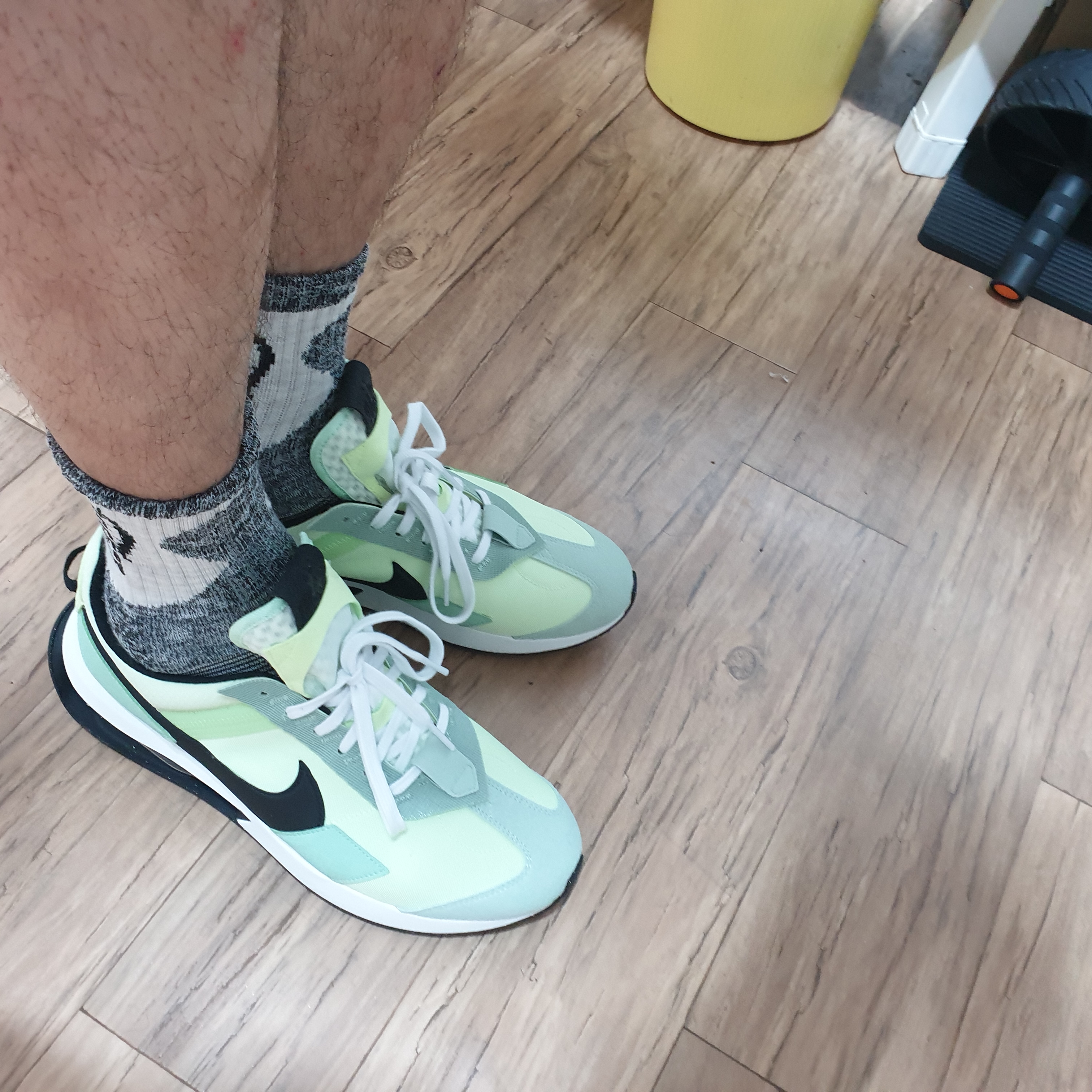 Nike Air Max Pre-Day Liquid Lime 착용 스타일