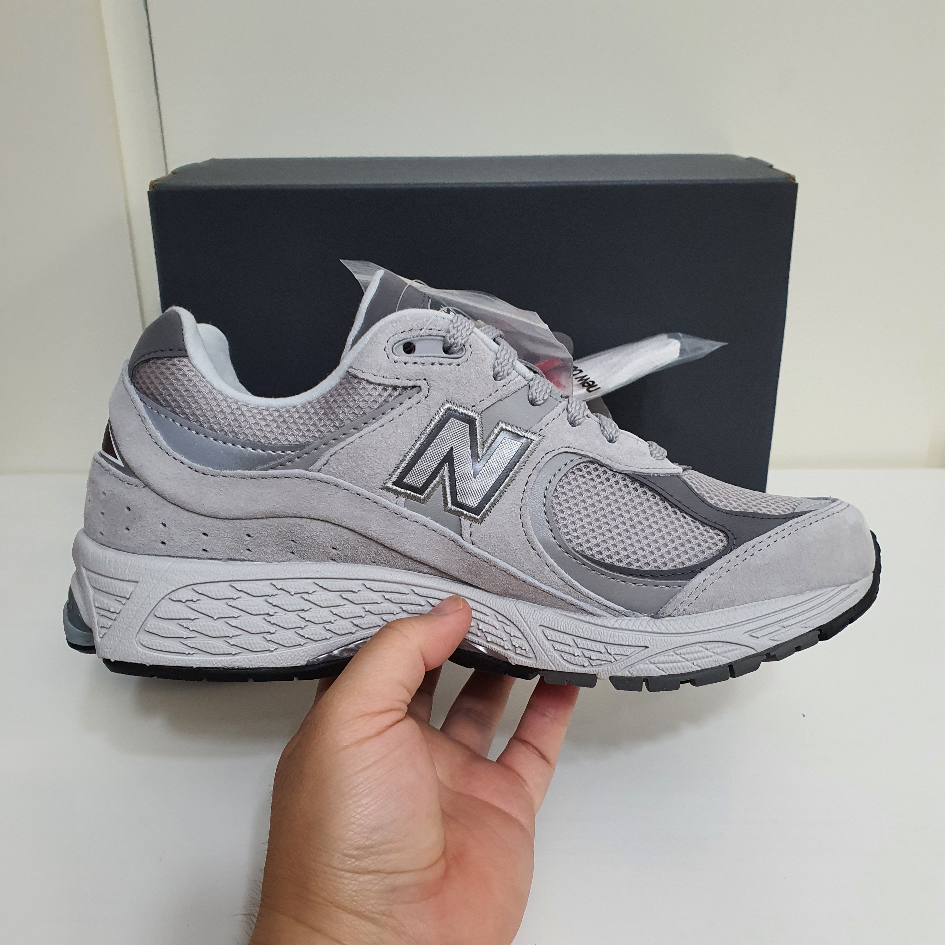 New Balance 2002R T2 Gray 착용 스타일 - 4