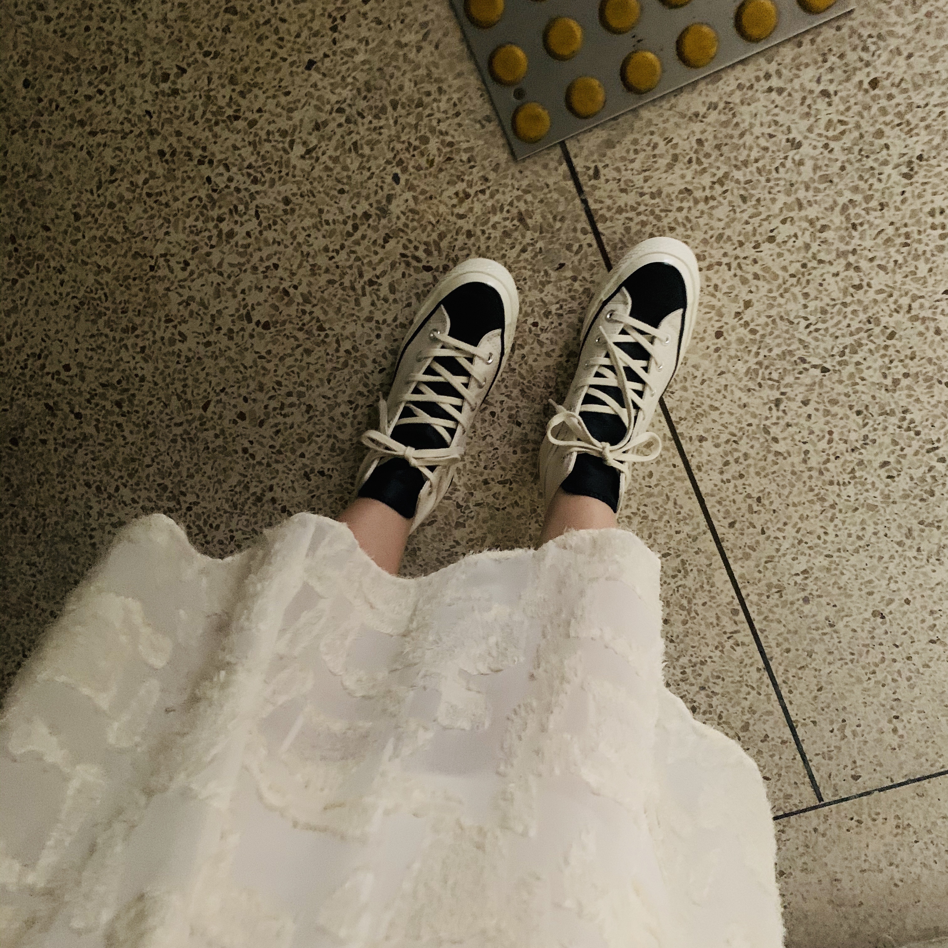 Converse x Fear of God Essentials Chuck 70 Hi Natural 2020 착용 스타일 - 1