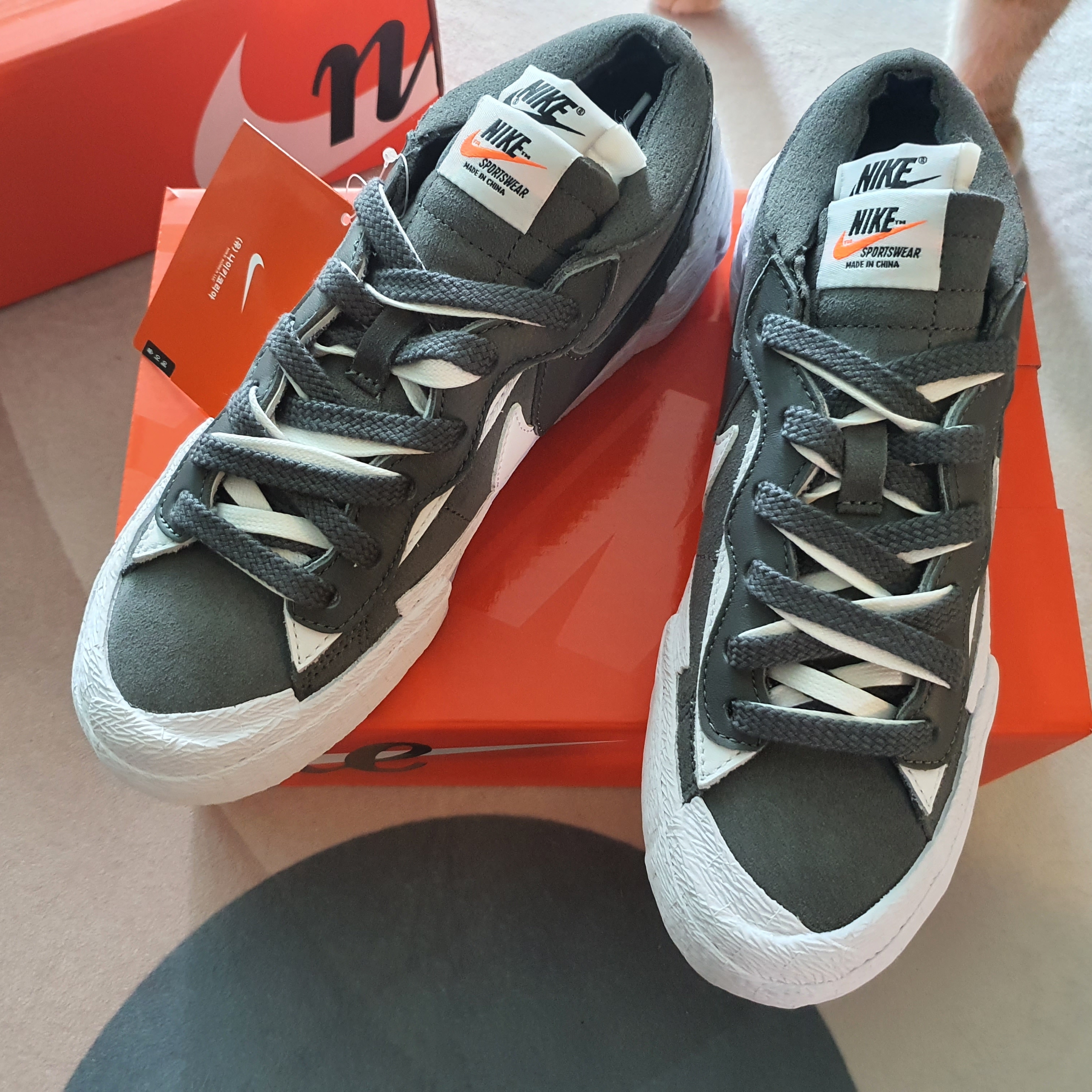 Nike x Sacai Blazer Low Iron Grey 착용 스타일 - 1