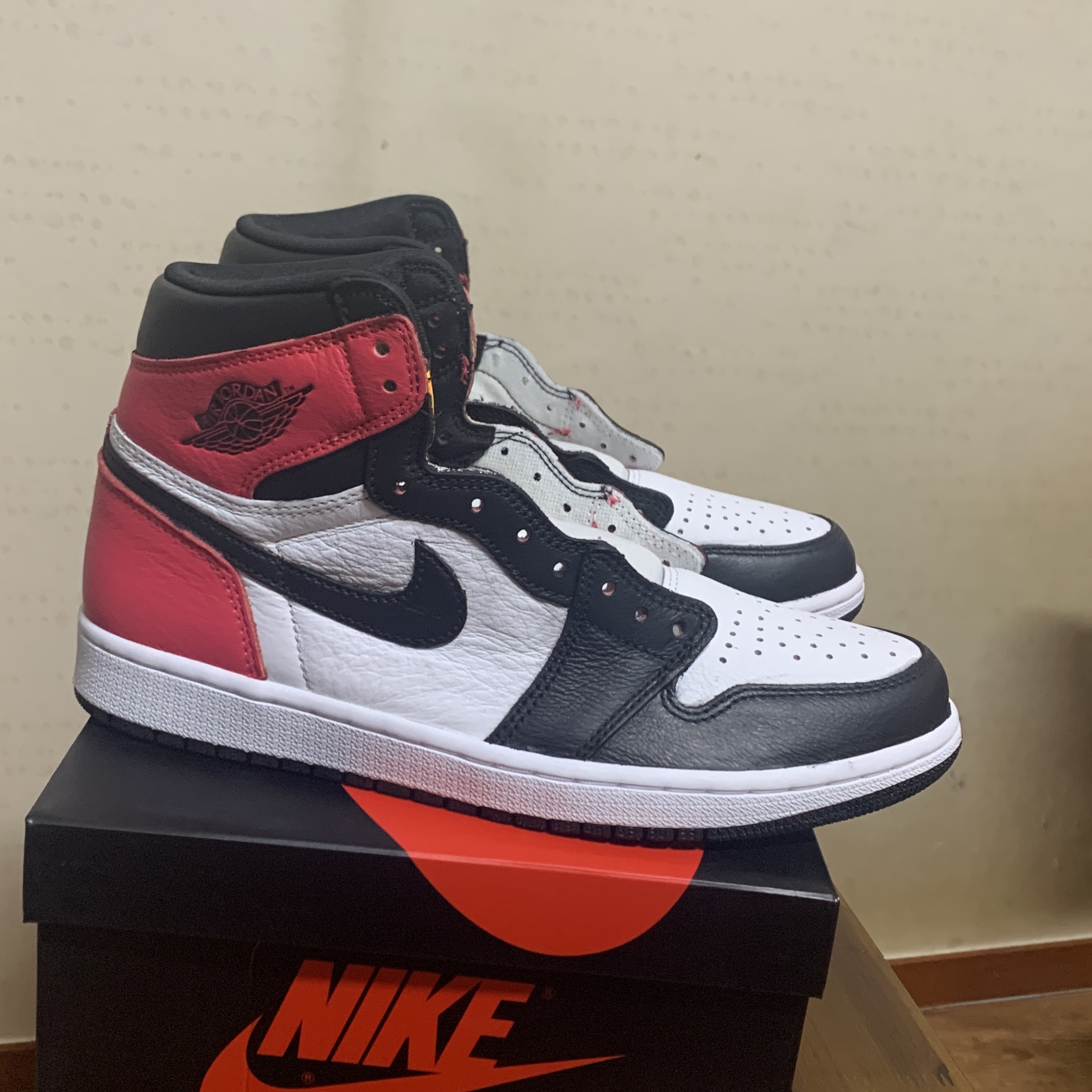 Jordan 1 Retro High OG Light Fusion Red 착용 스타일