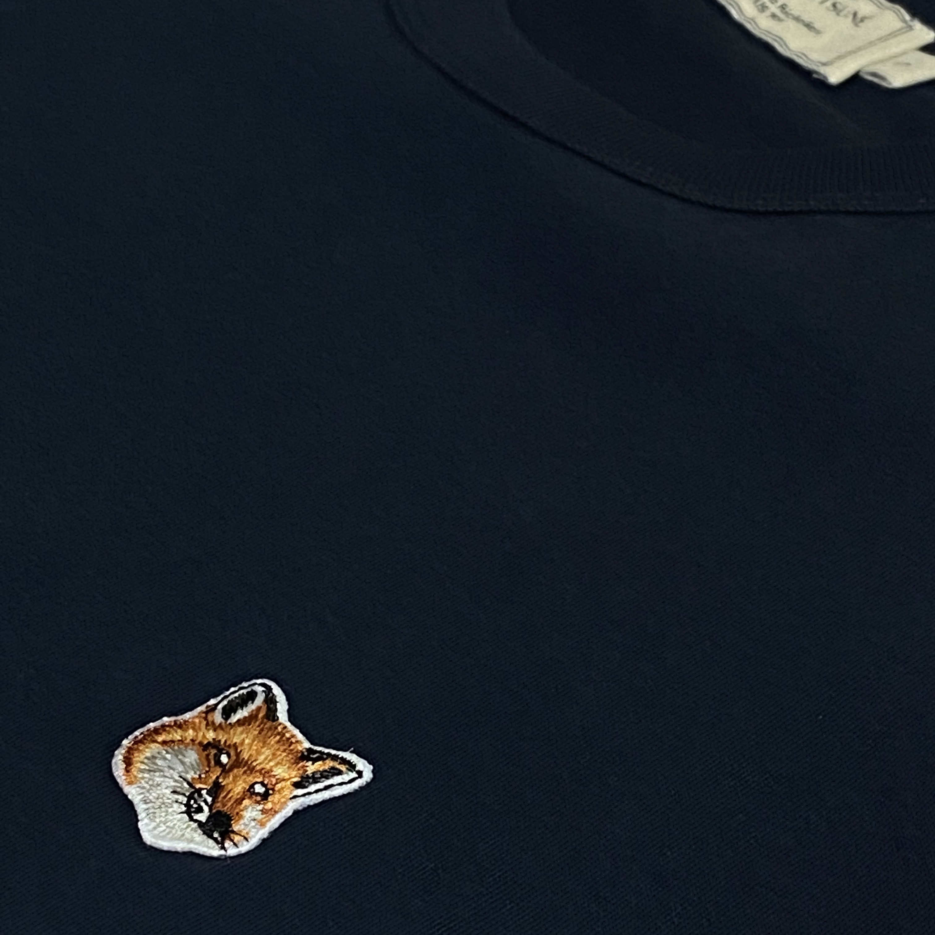 Maison Kitsune Fox Head Patch Classic T-Shirt Navy 착용 스타일