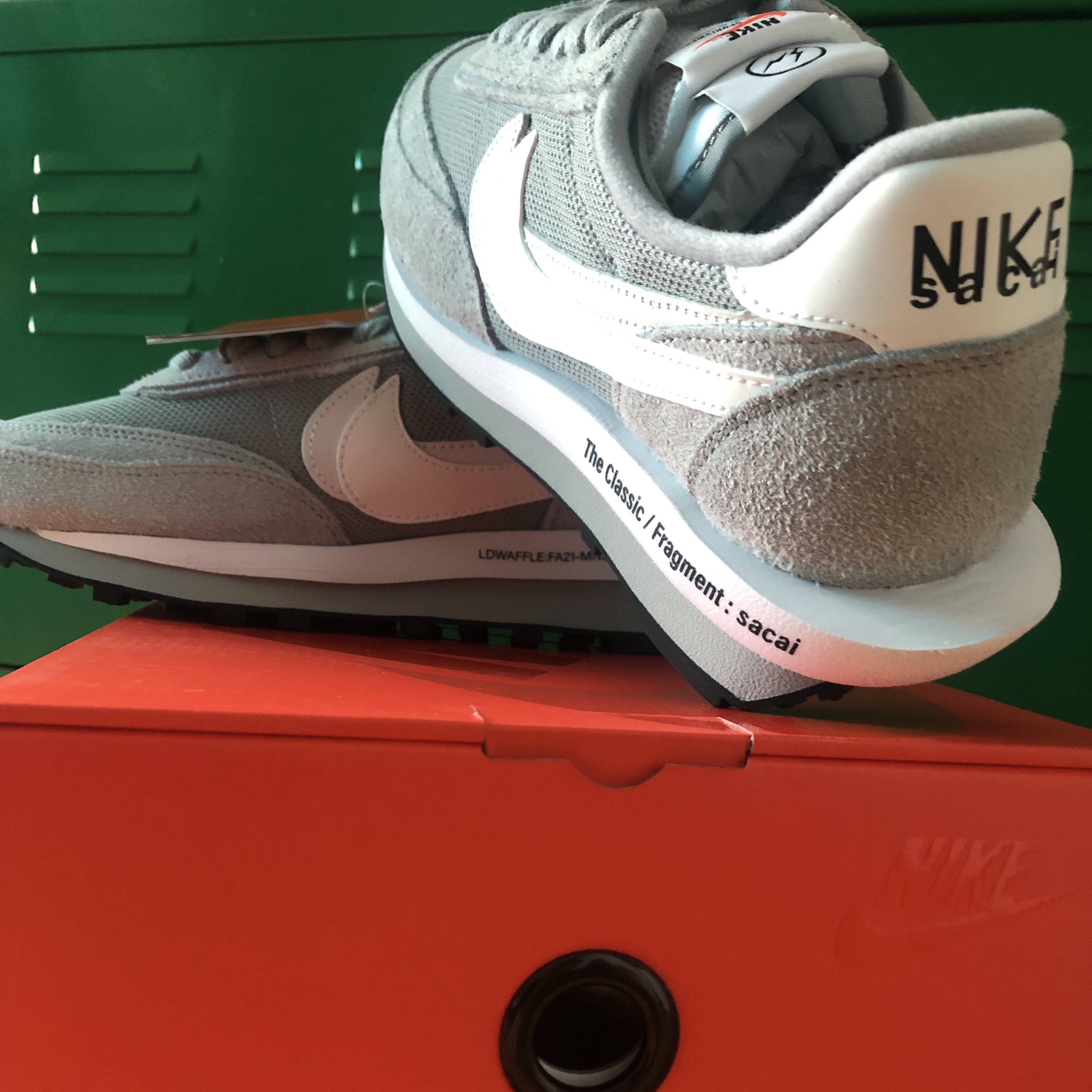 Nike x Sacai x Fragment LDWaffle Light Smoke Grey 착용 스타일 - 3