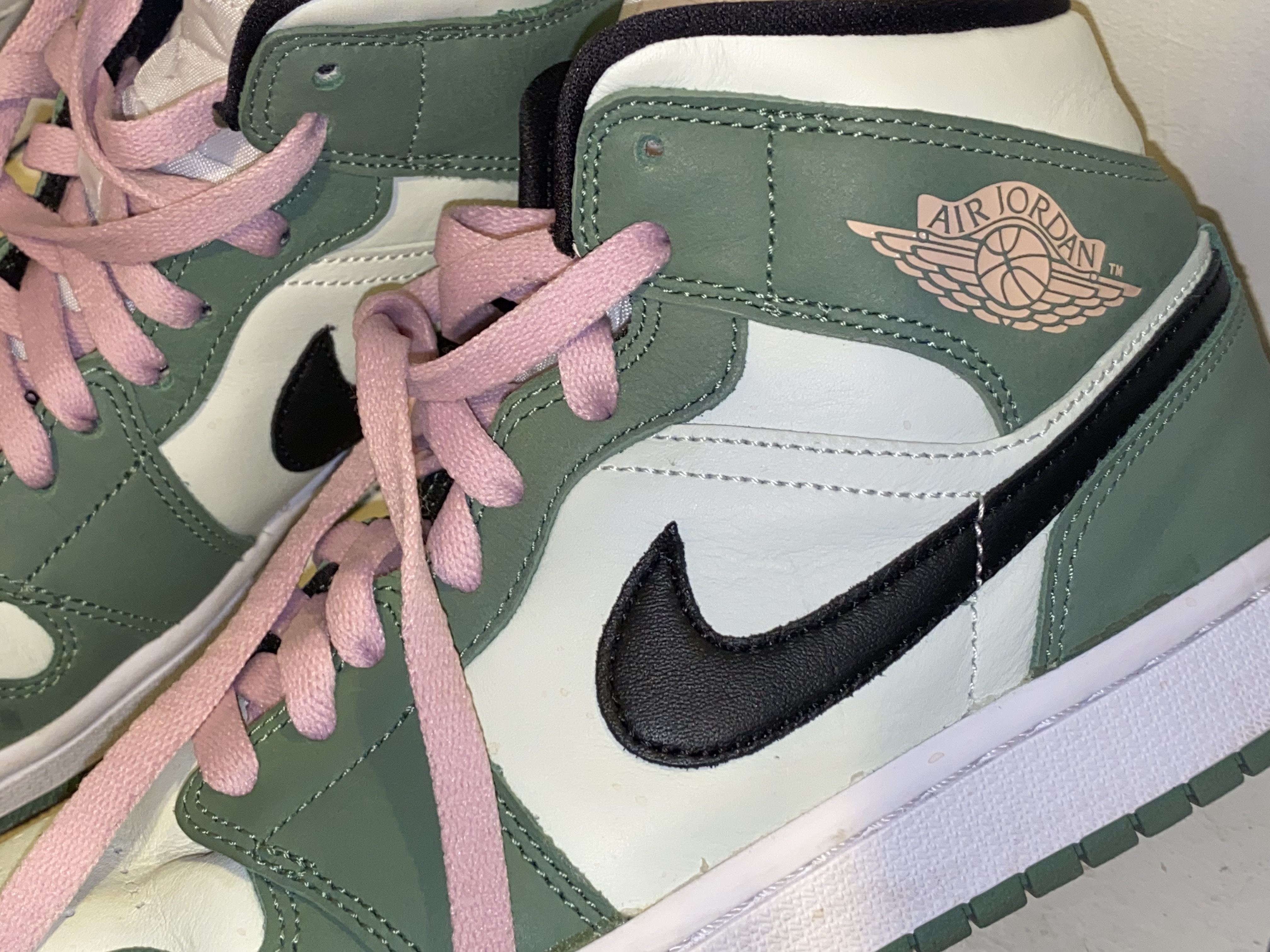 (W) Jordan 1 Mid SE Dutch Green 착용 스타일 - 1