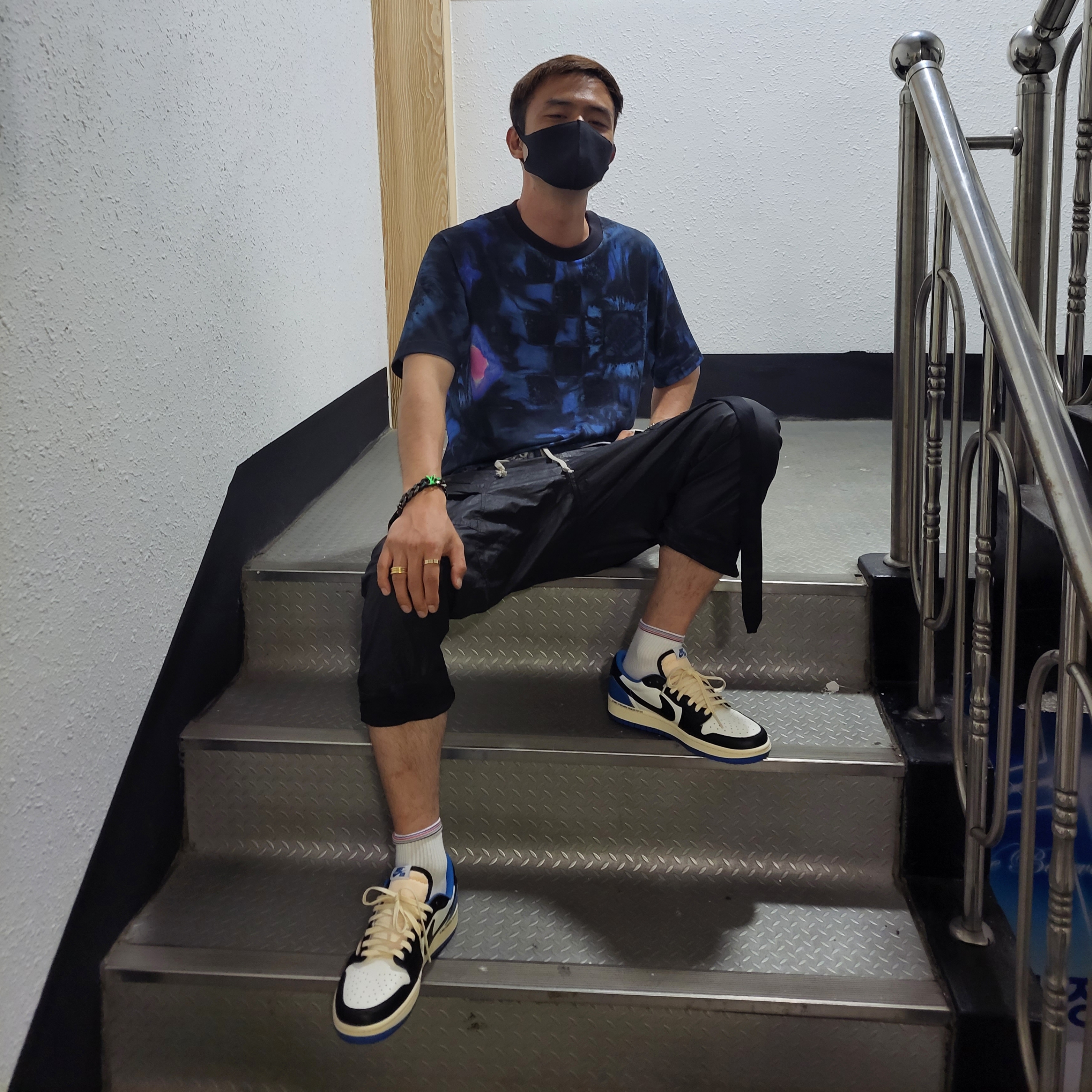 Jordan 1 x Travis Scott x Fragment Retro Low OG SP Military Blue 착용 스타일