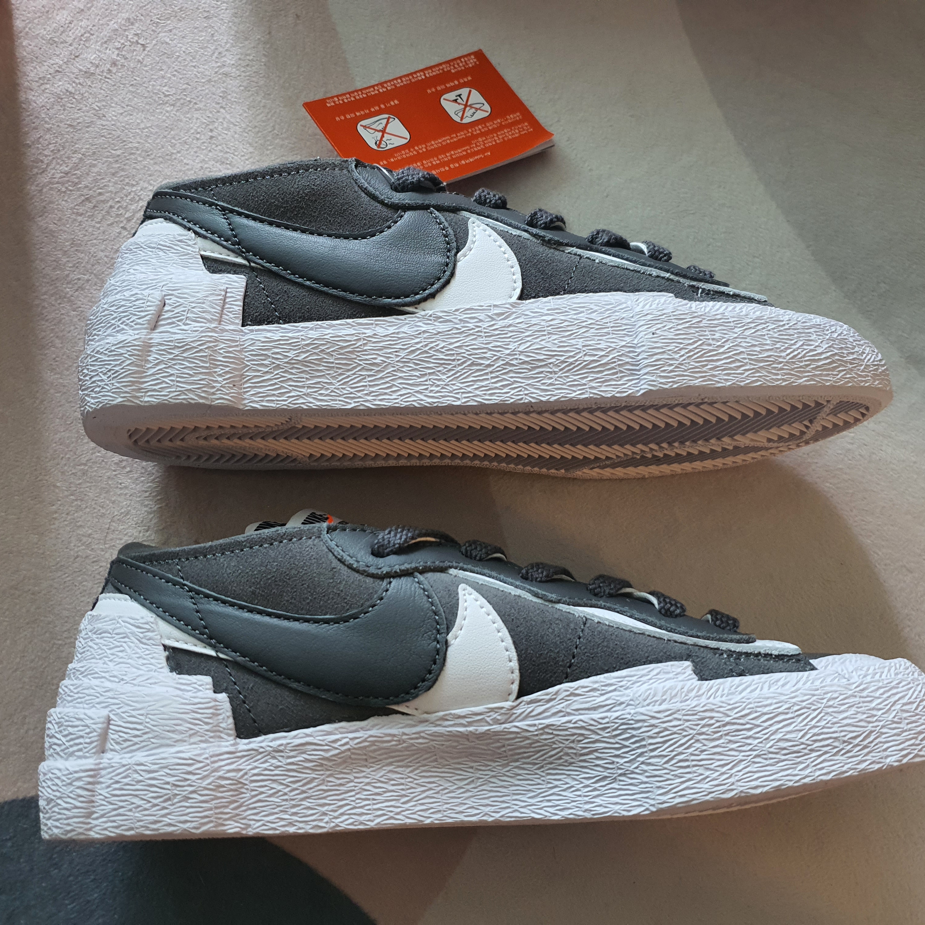 Nike x Sacai Blazer Low Iron Grey 착용 스타일 - 4