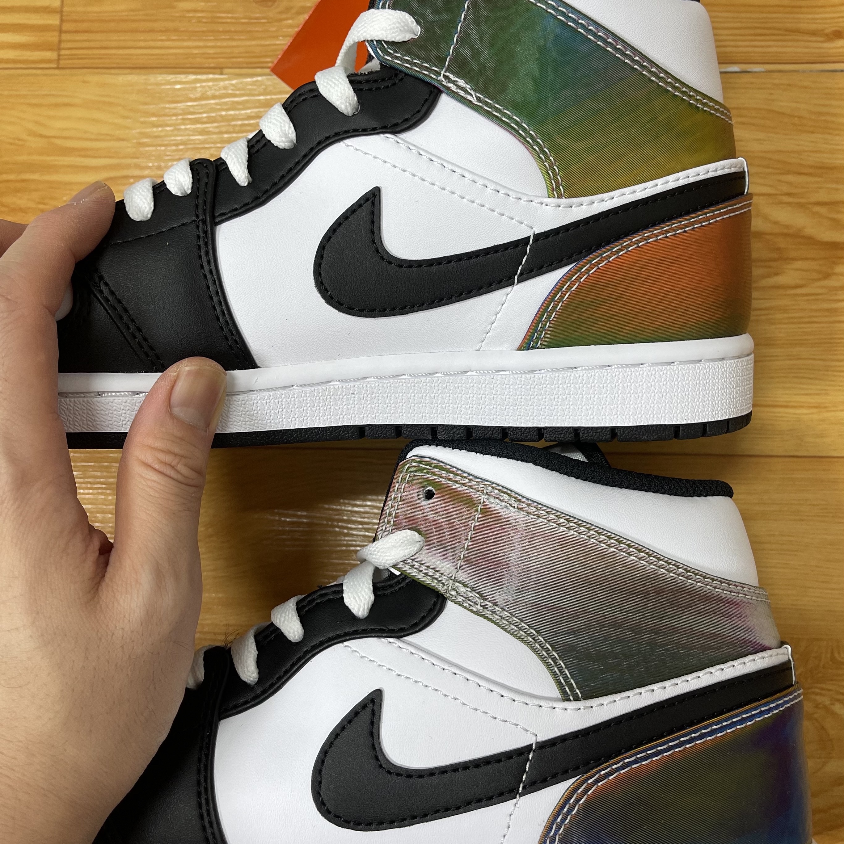 Jordan 1 Mid SE Heat Reactive 착용 스타일