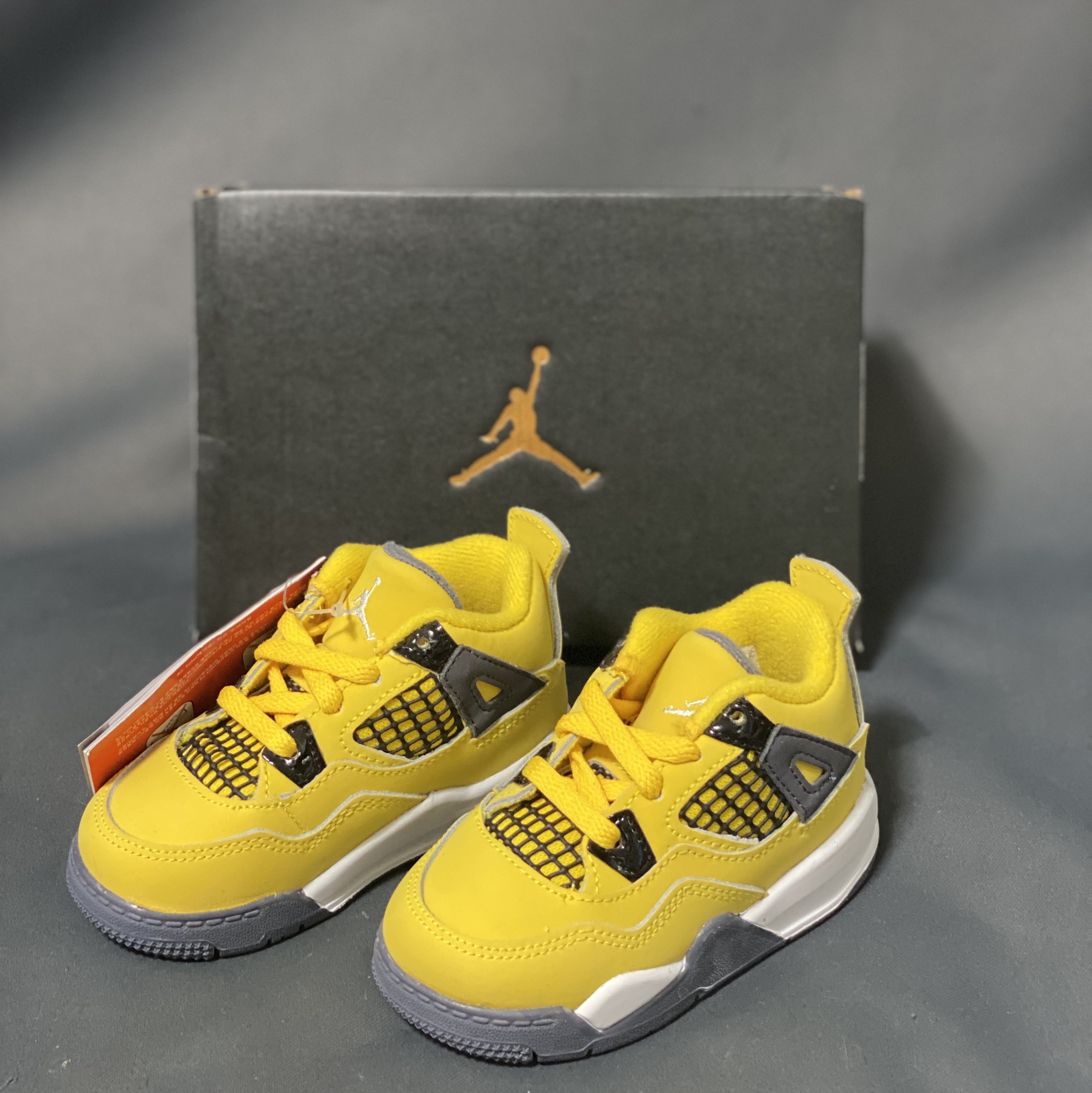 (TD) Jordan 4 Retro Tour Yellow 착용 스타일 - 2