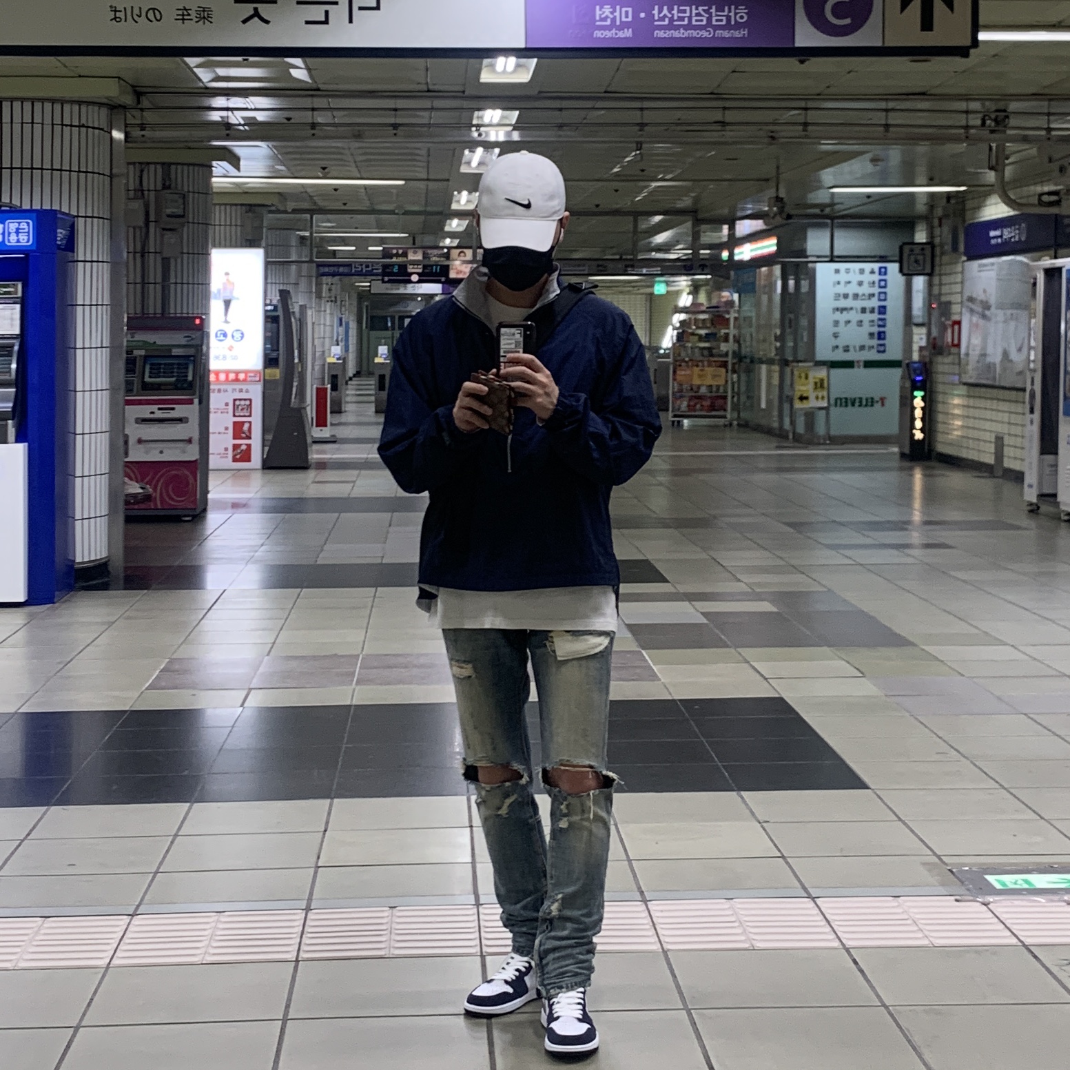 Nike x Kim Jones Reversible Wind Breaker Navy - US/EU, Nike x Stussy WT T-Shirt White - US/EU 착용 스타일