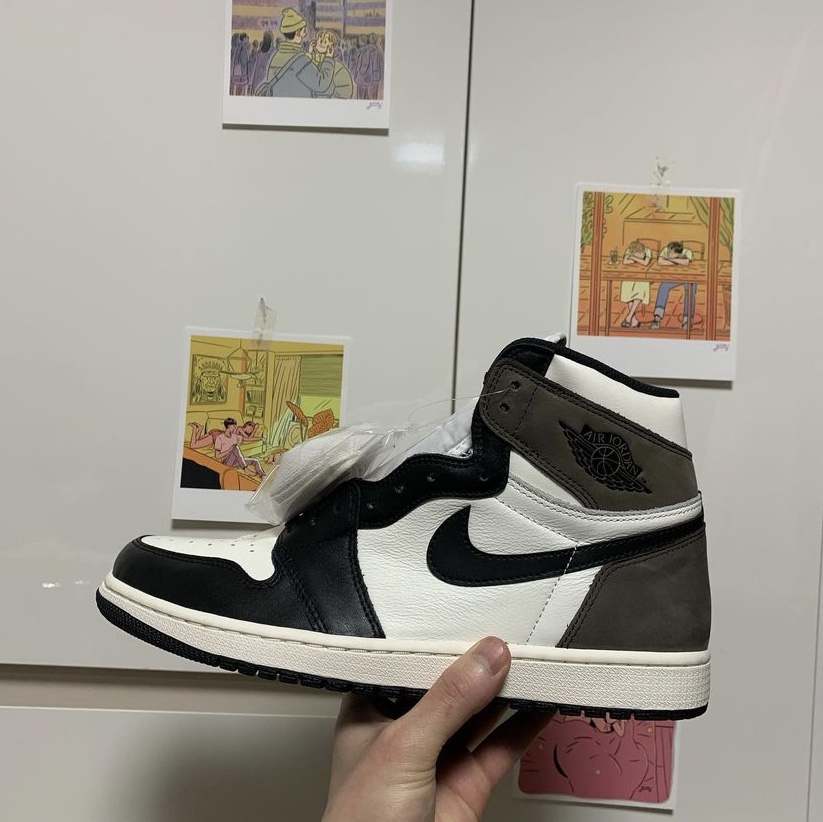 Jordan 1 Retro High OG Black Mocha 착용 스타일 - 2