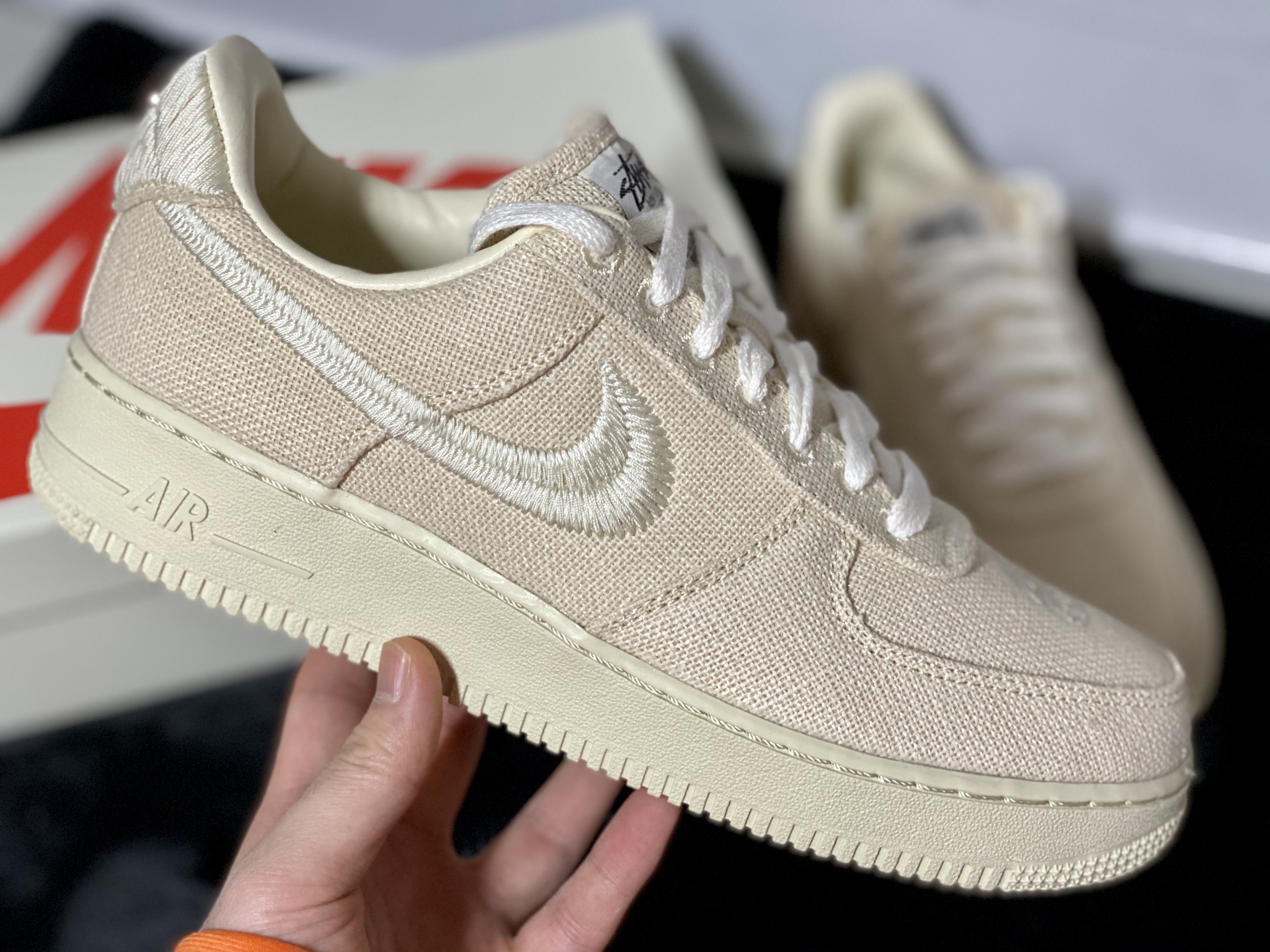 Nike x Stussy Air Force 1 Low Fossil 착용 스타일 - 1