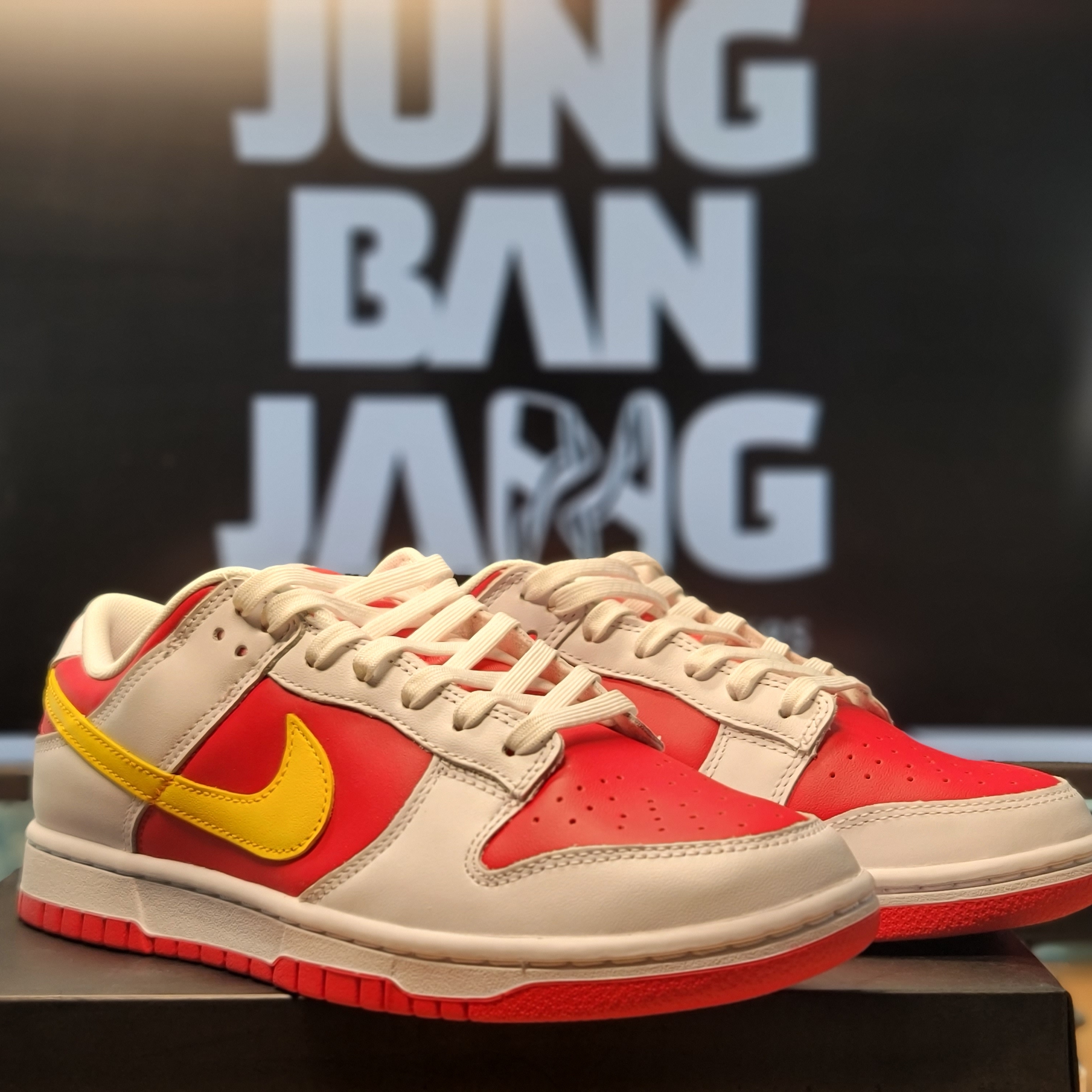 Nike Dunk Low Retro Championship Red 착용 스타일