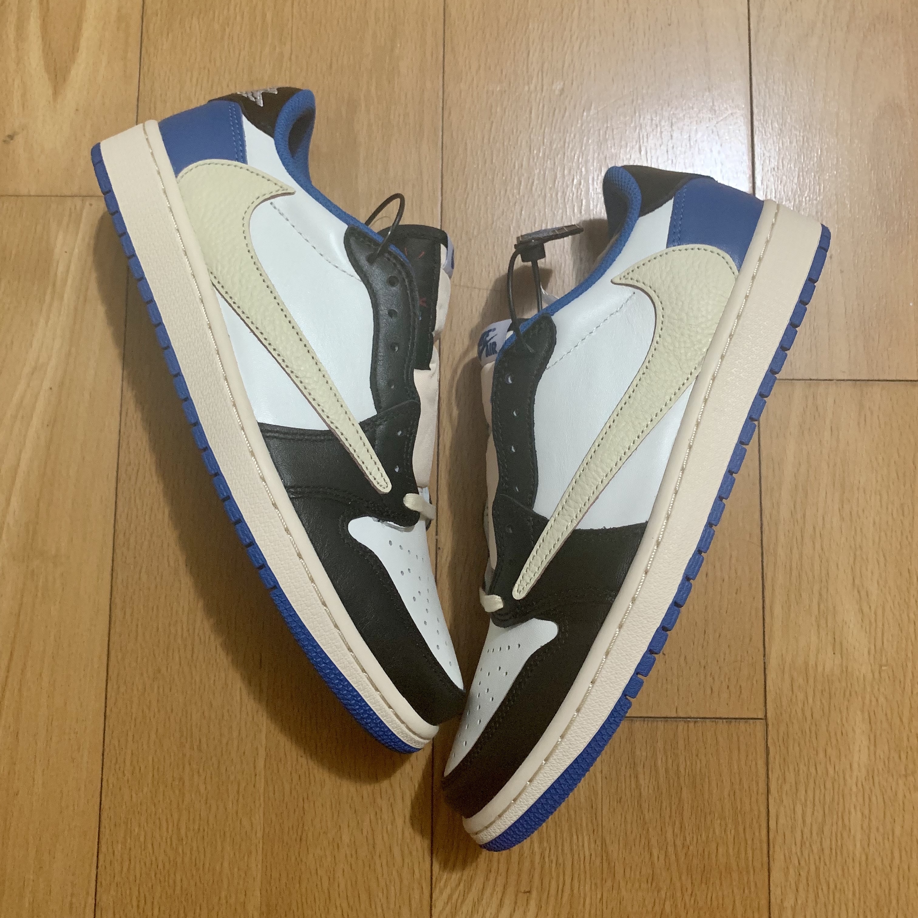 Jordan 1 x Travis Scott x Fragment Retro Low OG SP Military Blue 착용 스타일