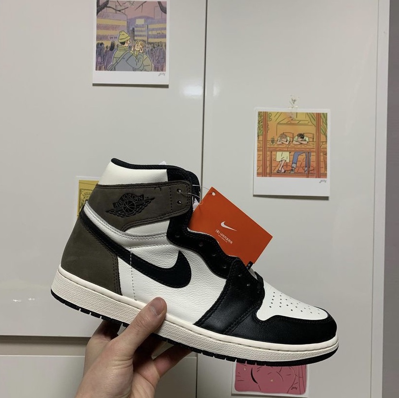 Jordan 1 Retro High OG Black Mocha 착용 스타일 - 1