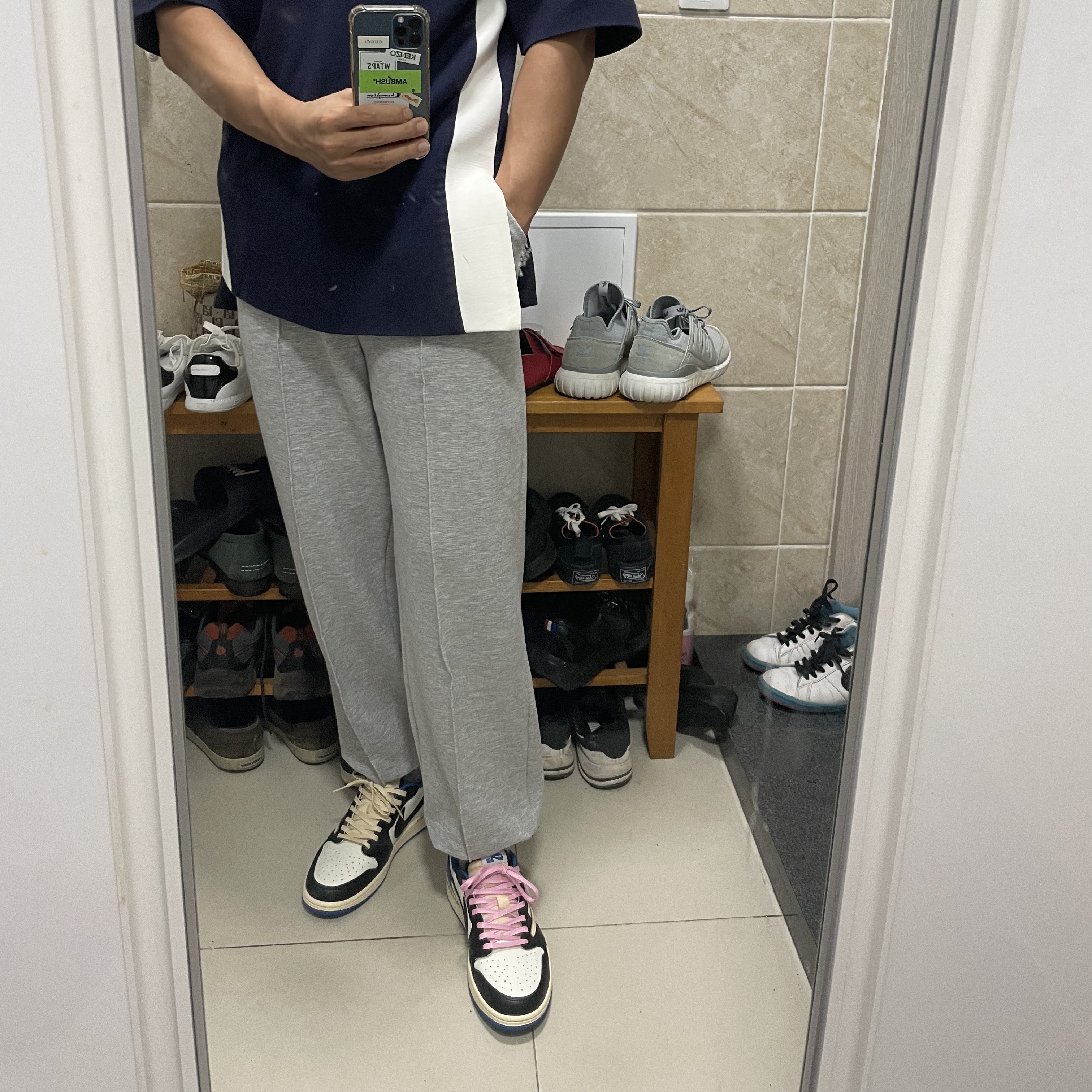 Jordan 1 x Travis Scott x Fragment Retro Low OG SP Military Blue 착용 스타일 - 1