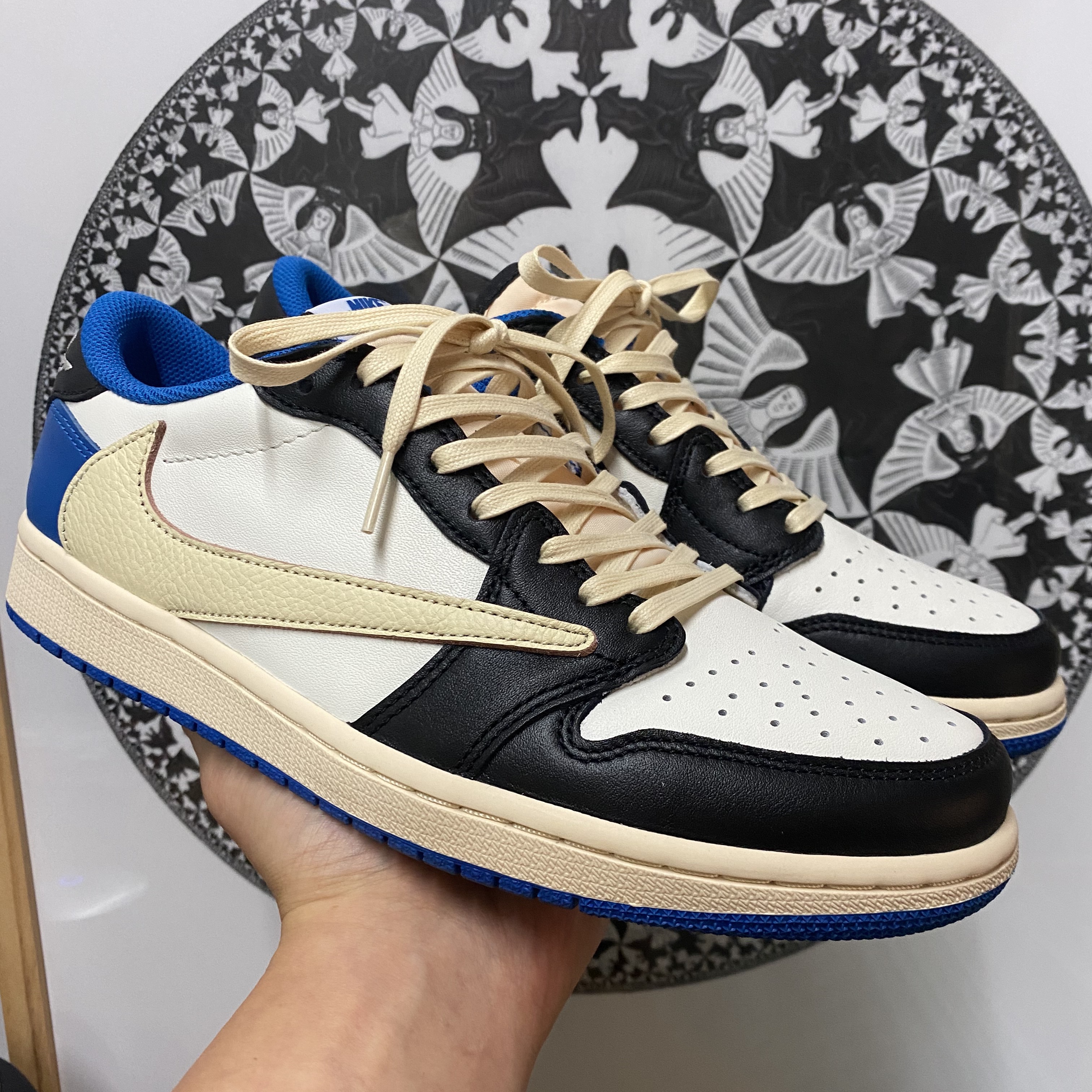 Jordan 1 x Travis Scott x Fragment Retro Low OG SP Military Blue 착용 스타일