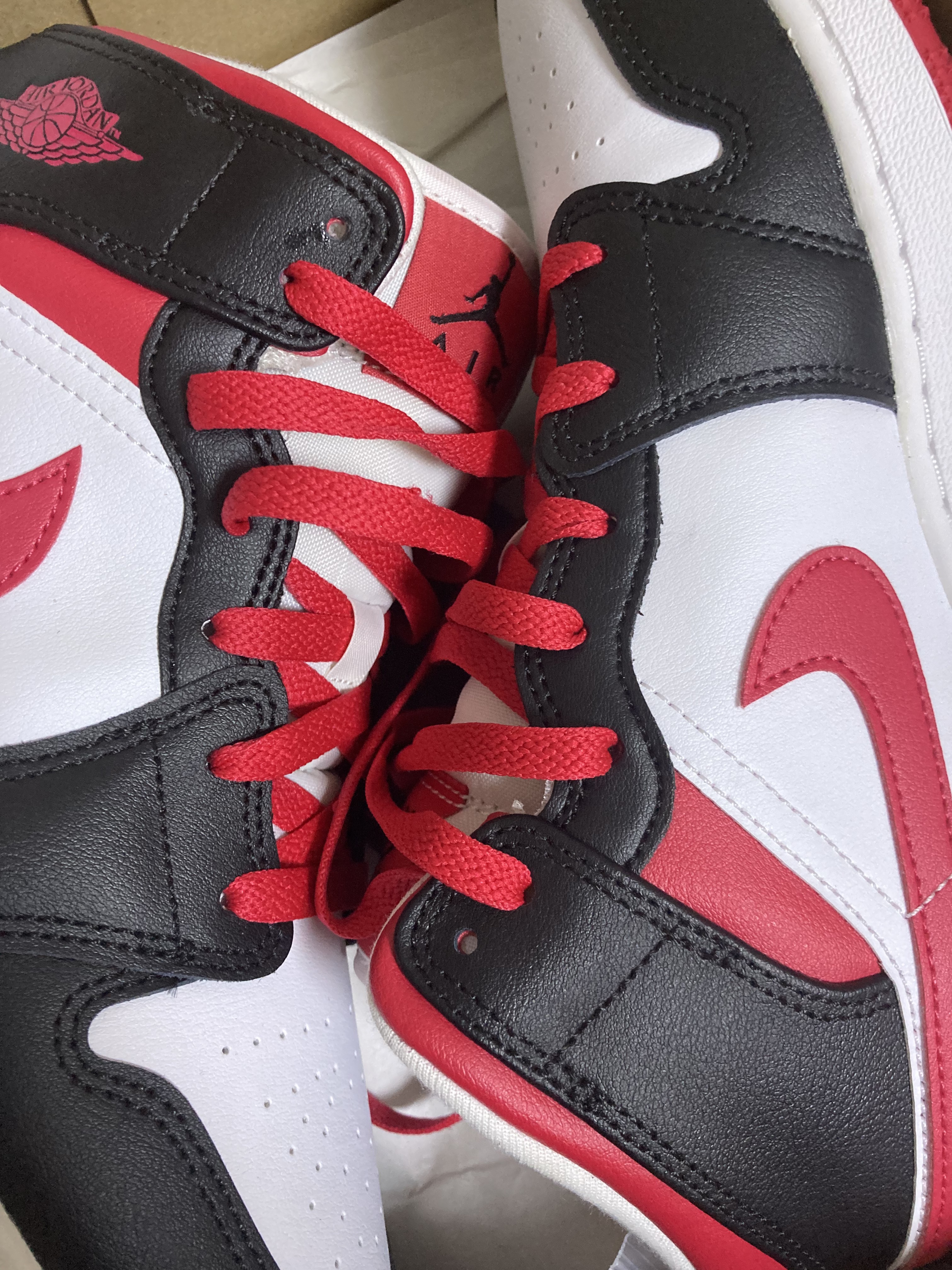 (GS) Jordan 1 Mid Very Berry  착용 스타일