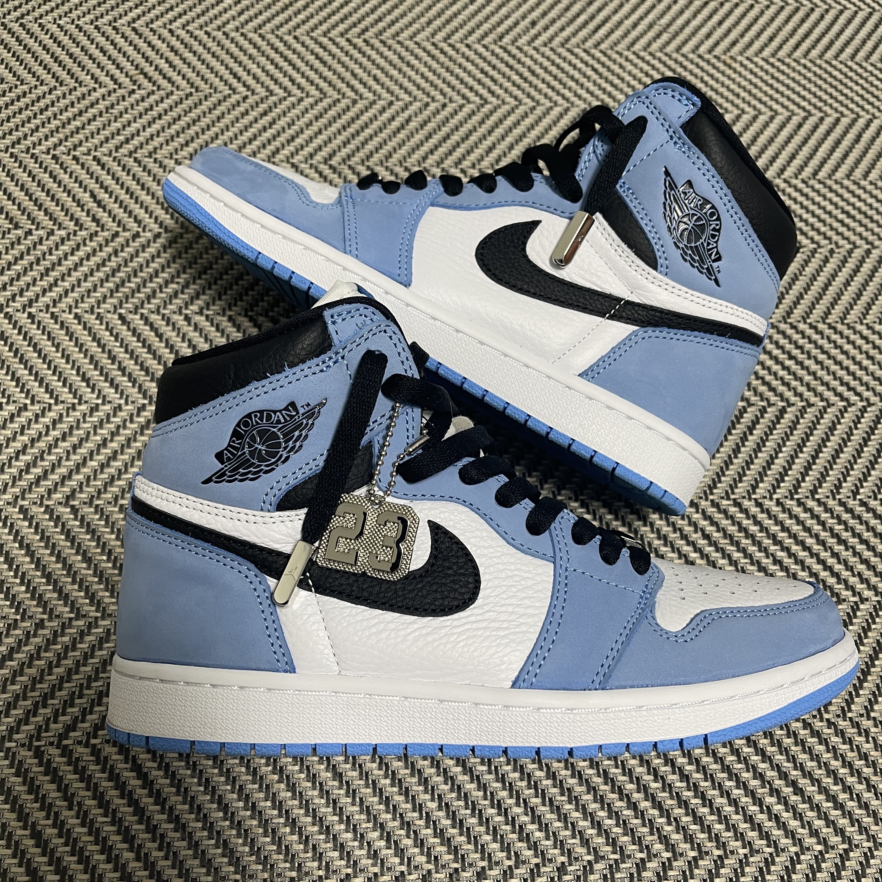 Jordan 1 Retro High OG University Blue 착용 스타일