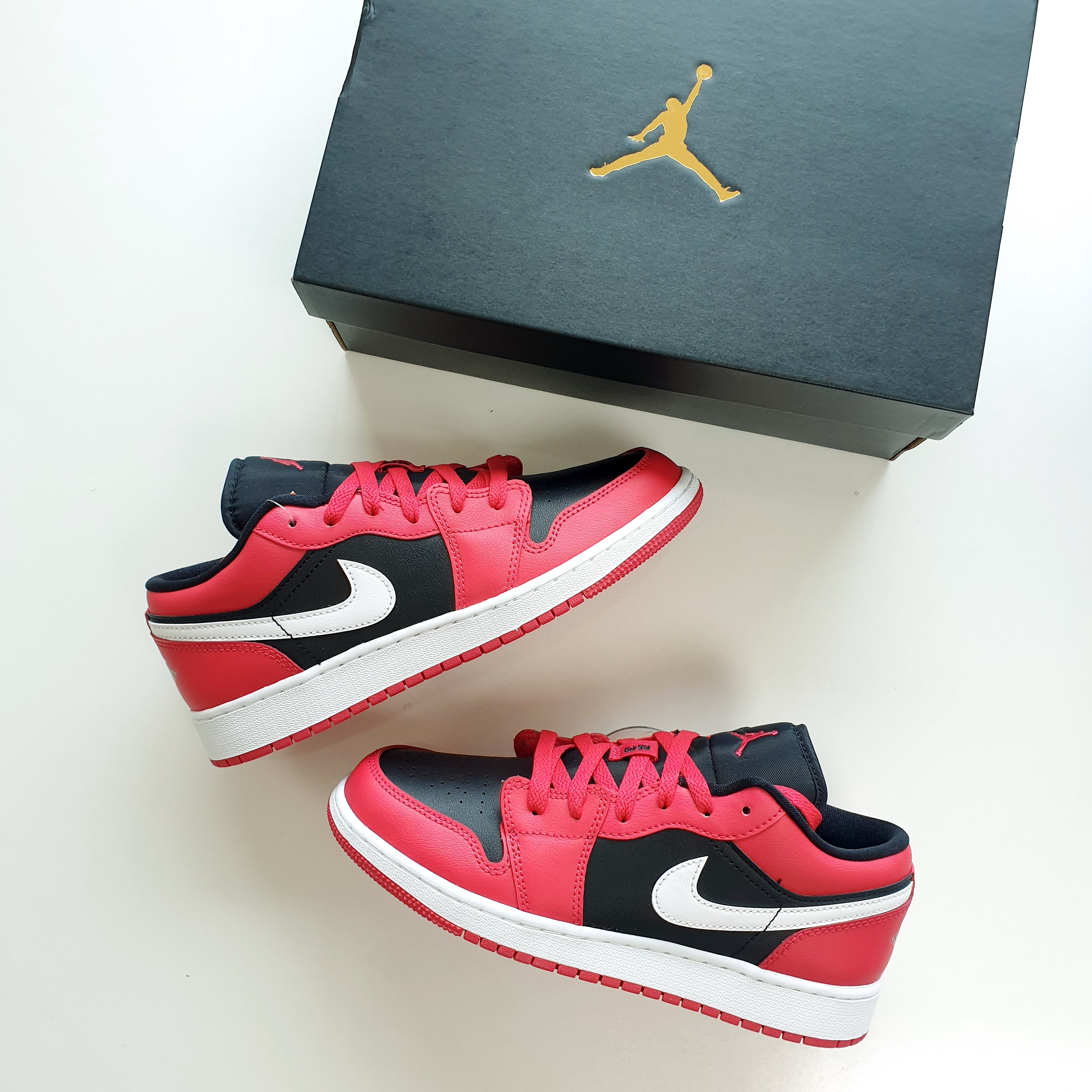 (GS) Jordan 1 Low Black Very Berry 착용 스타일