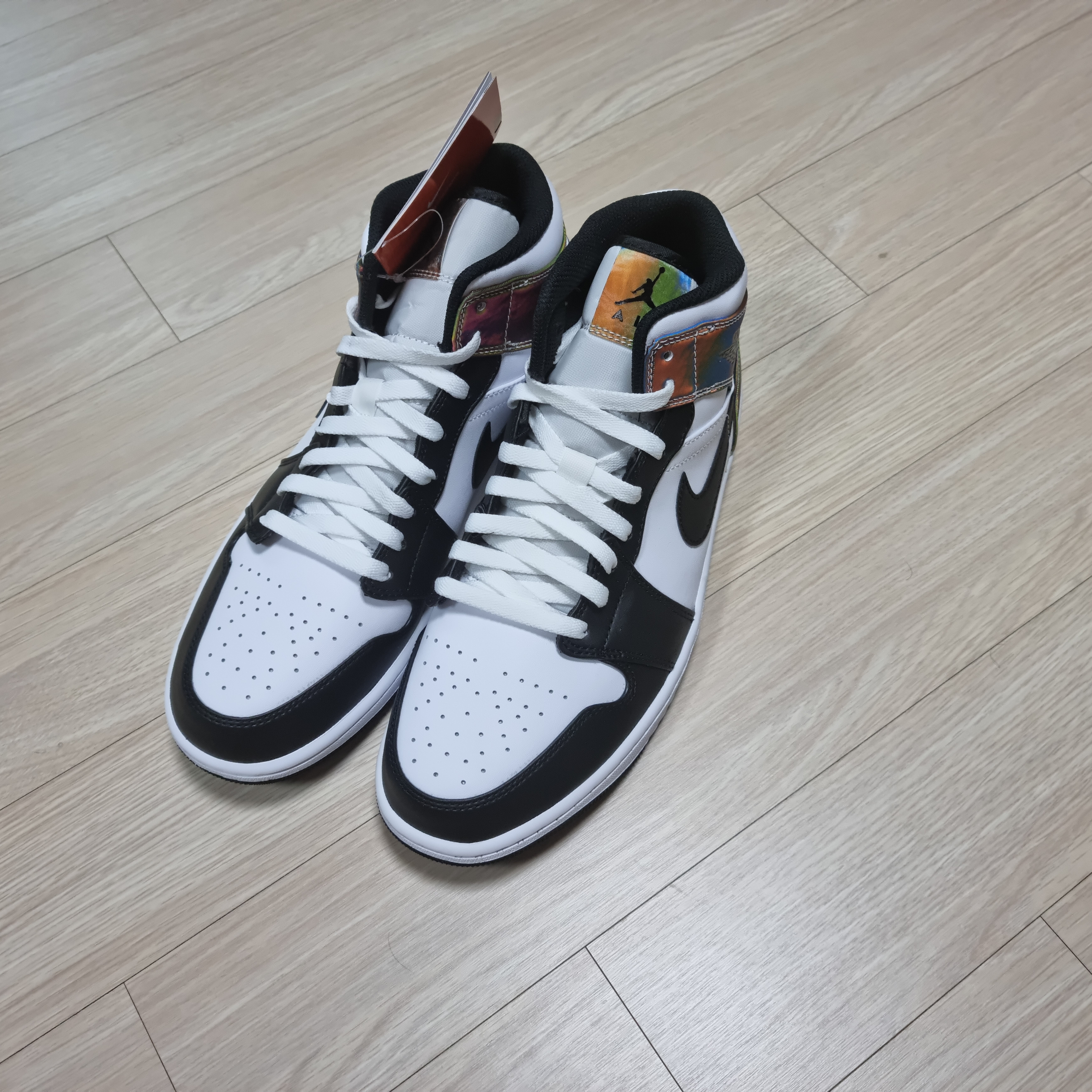 Jordan 1 Mid SE Heat Reactive 착용 스타일 - 2