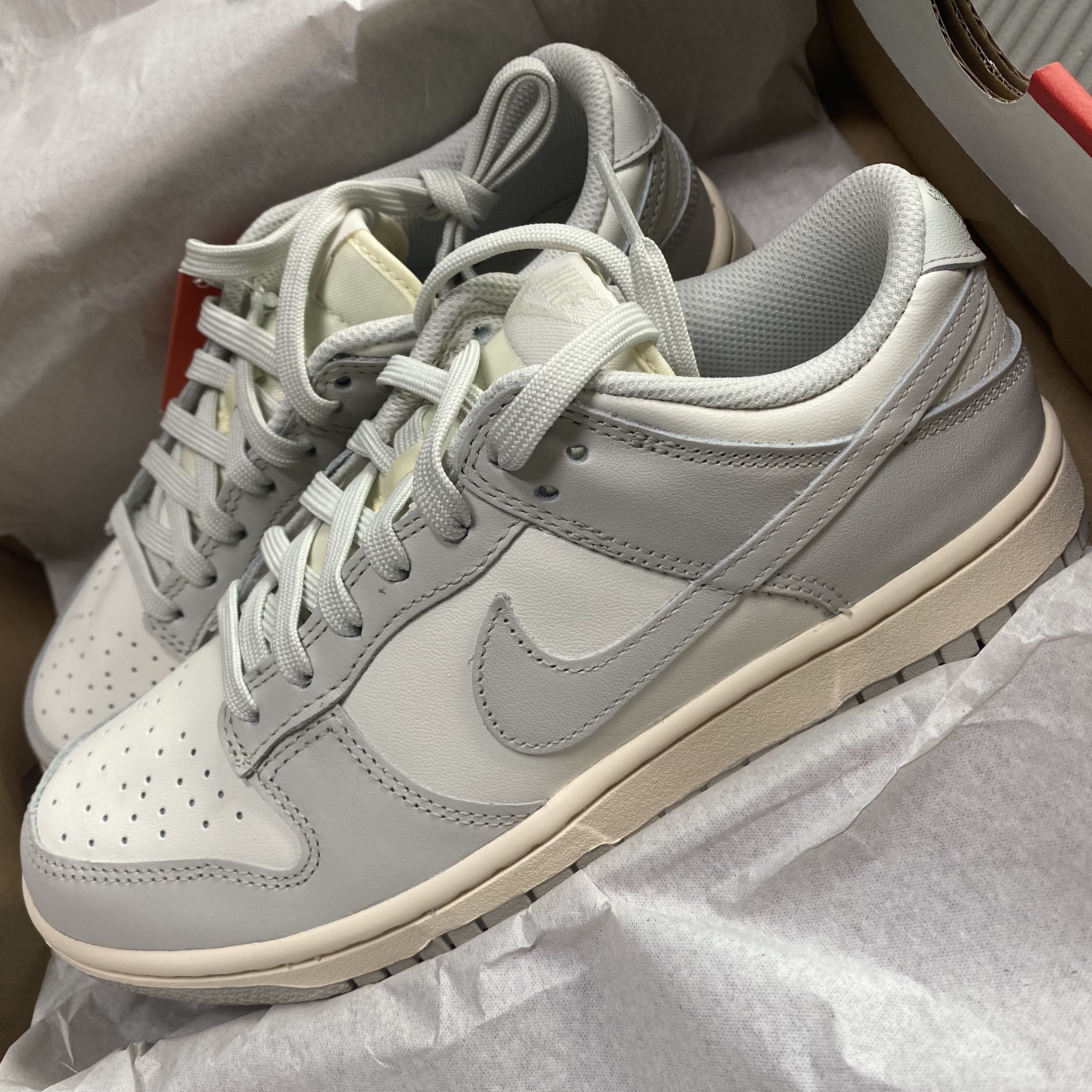 (W) Nike Dunk Low Light Bone 착용 스타일 - 1