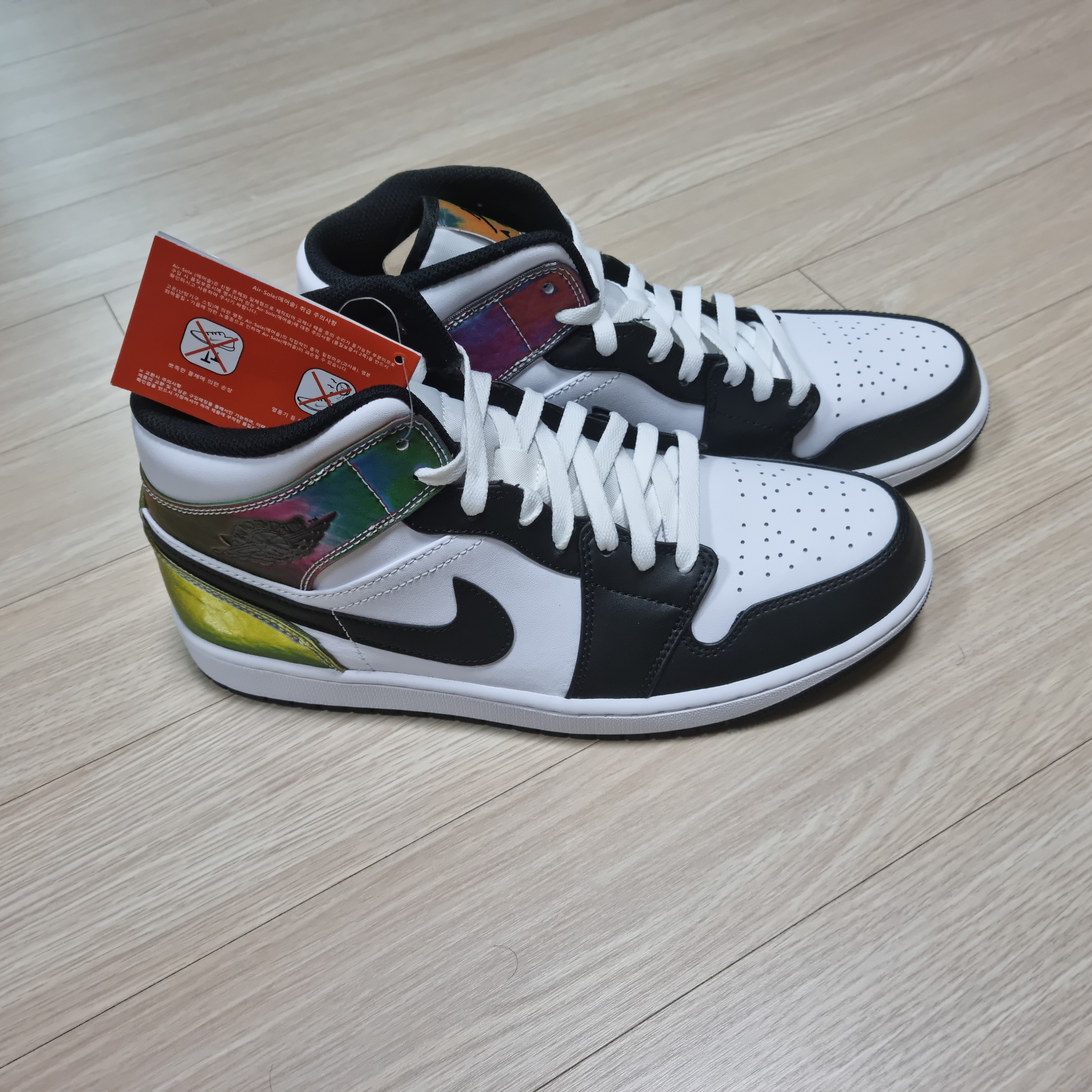 Jordan 1 Mid SE Heat Reactive 착용 스타일 - 3