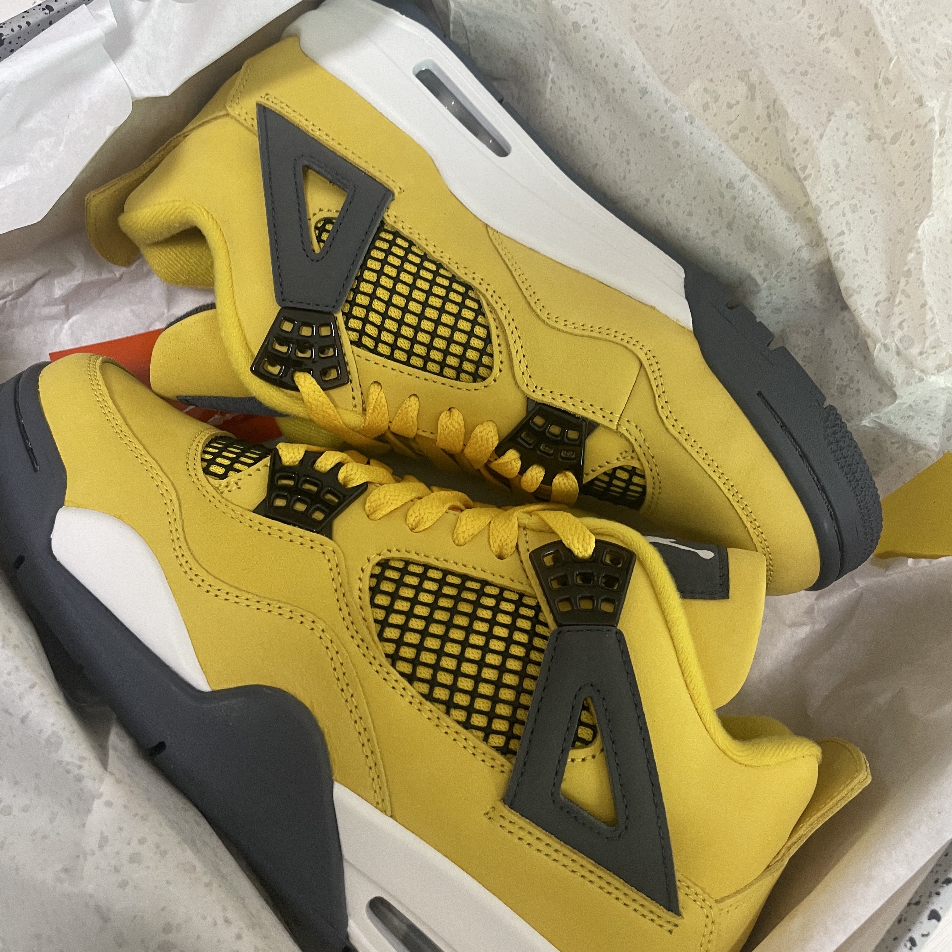 Jordan 4 Retro Tour Yellow 착용 스타일 - 2
