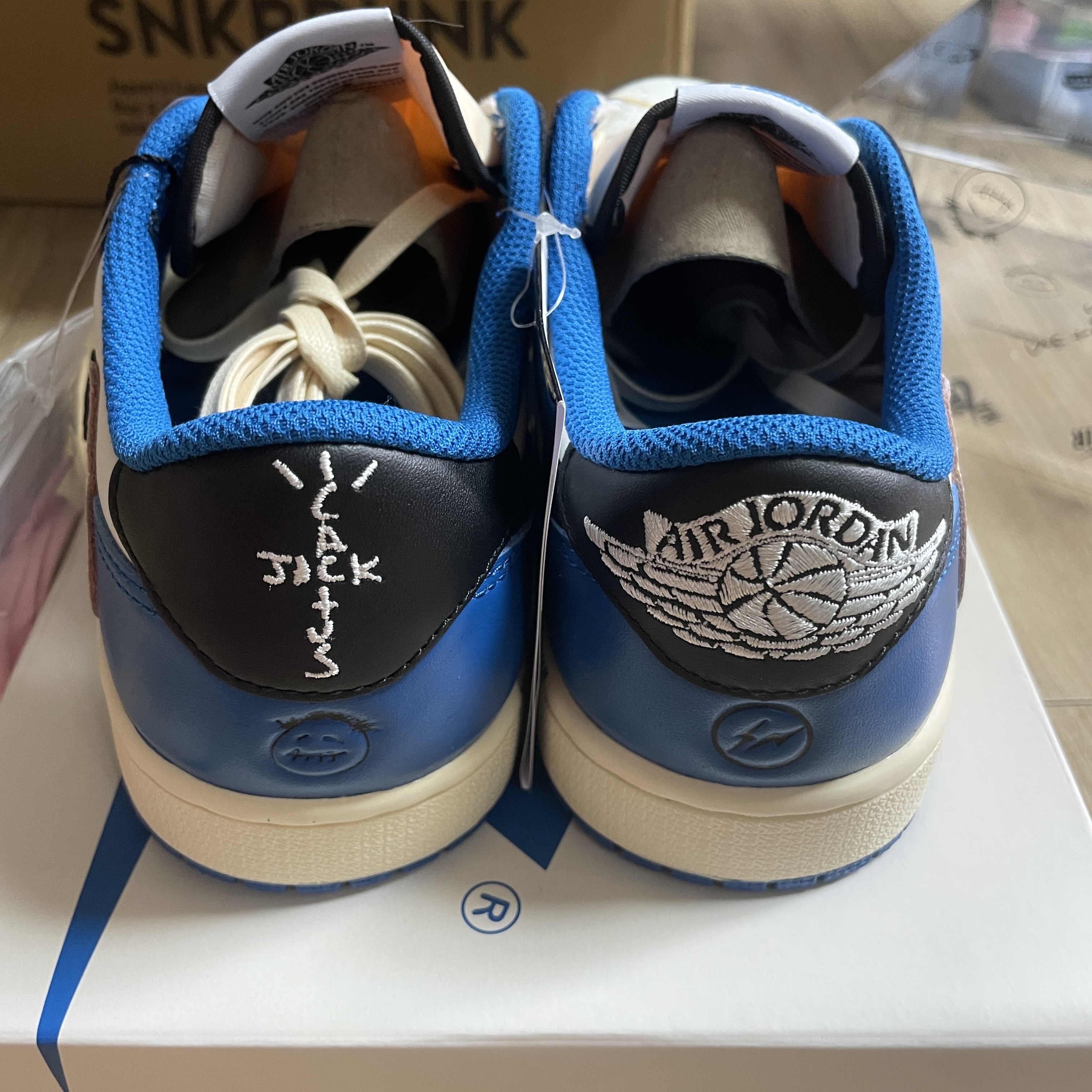 Jordan 1 x Travis Scott x Fragment Retro Low OG SP Military Blue 착용 스타일 - 5
