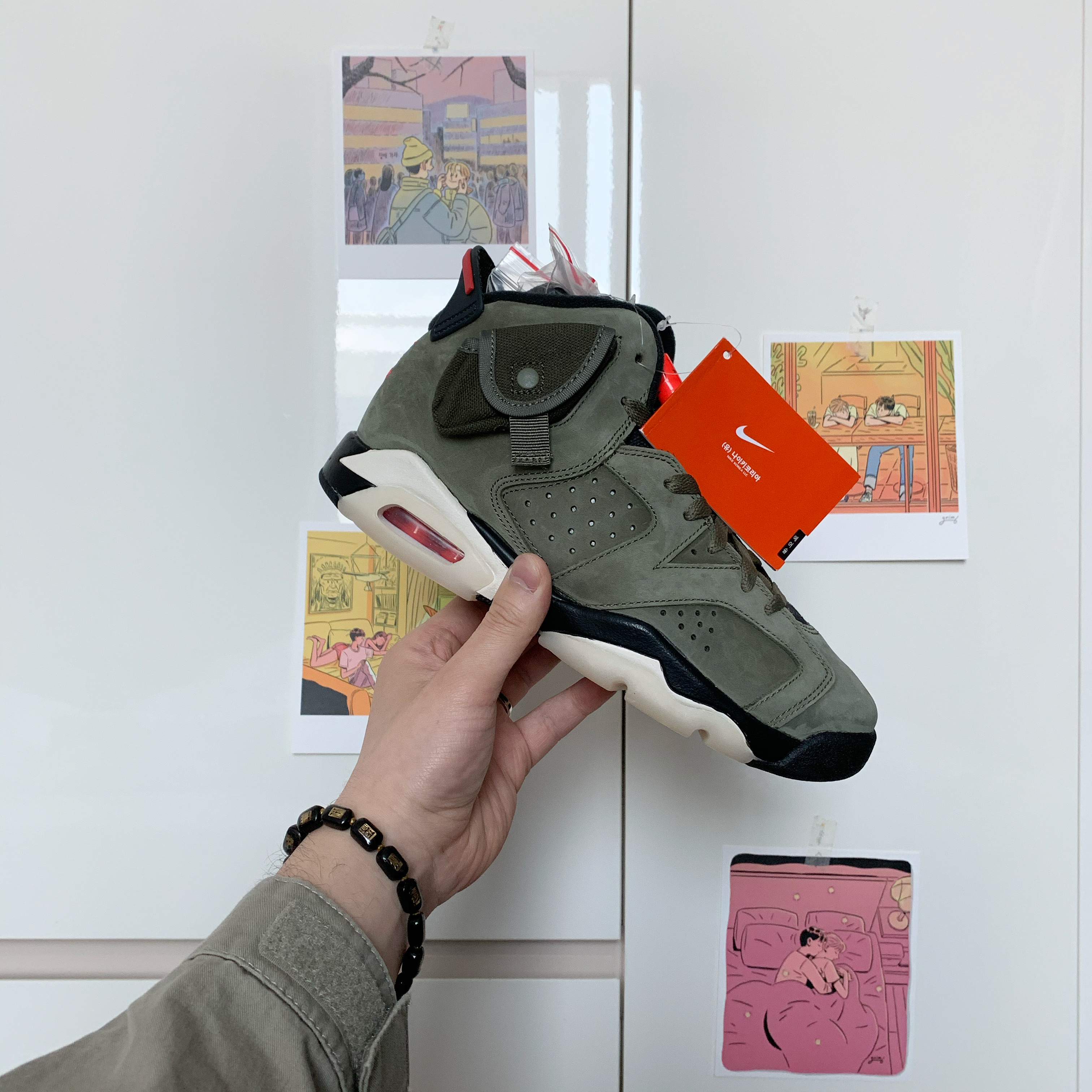 Jordan 6 x Travis Scott Retro Olive 착용 스타일