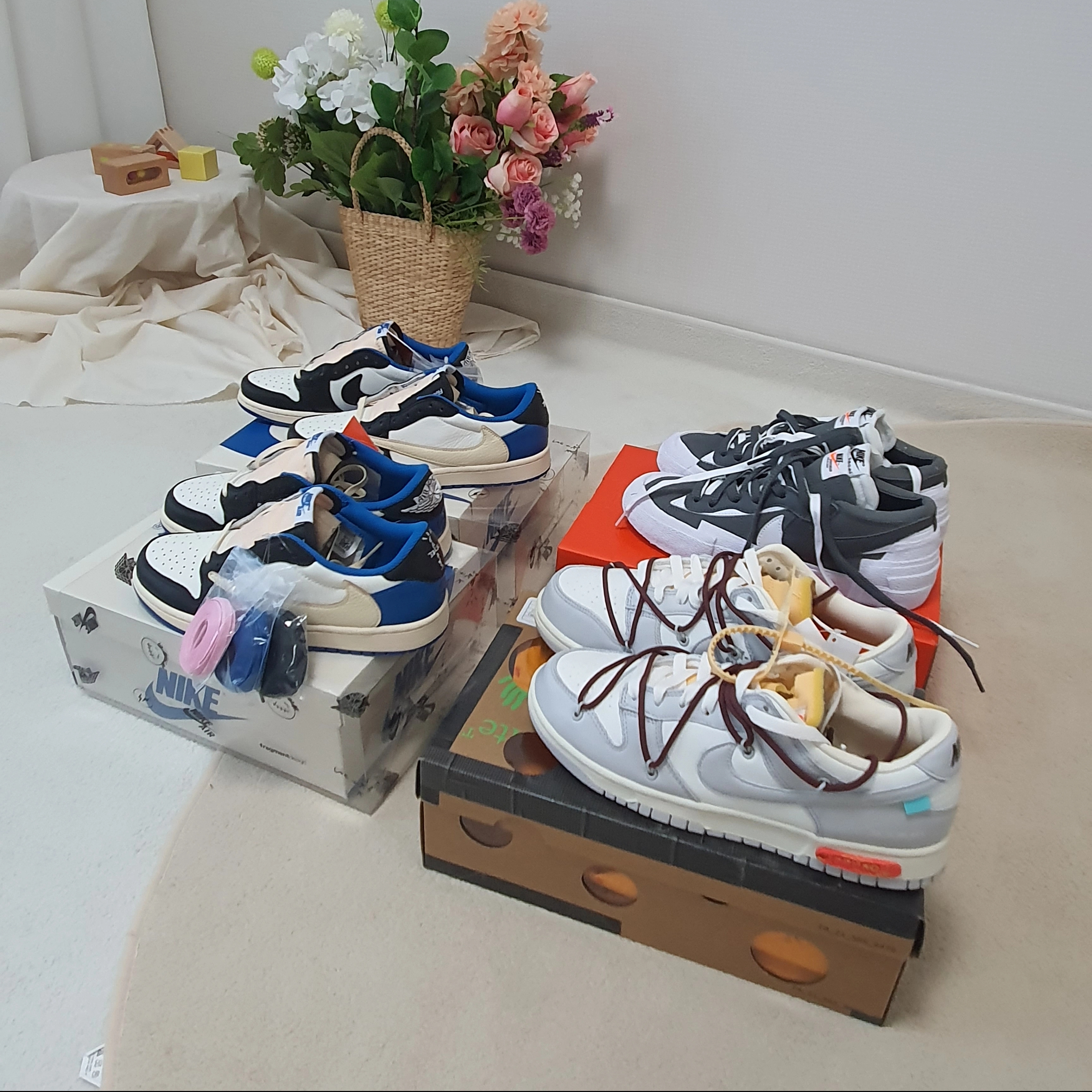 Jordan 1 x Travis Scott x Fragment Retro Low OG SP Military Blue, Nike x Sacai Blazer Low Iron Grey 착용 스타일