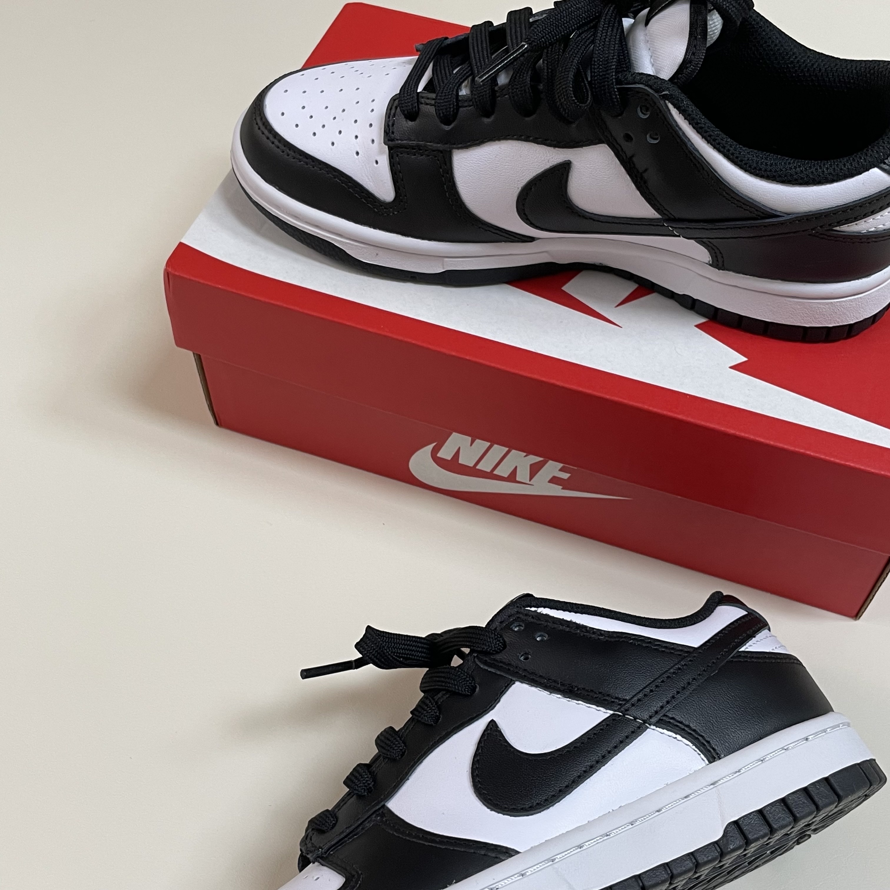 (W) Nike Dunk Low Black 착용 스타일 - 2