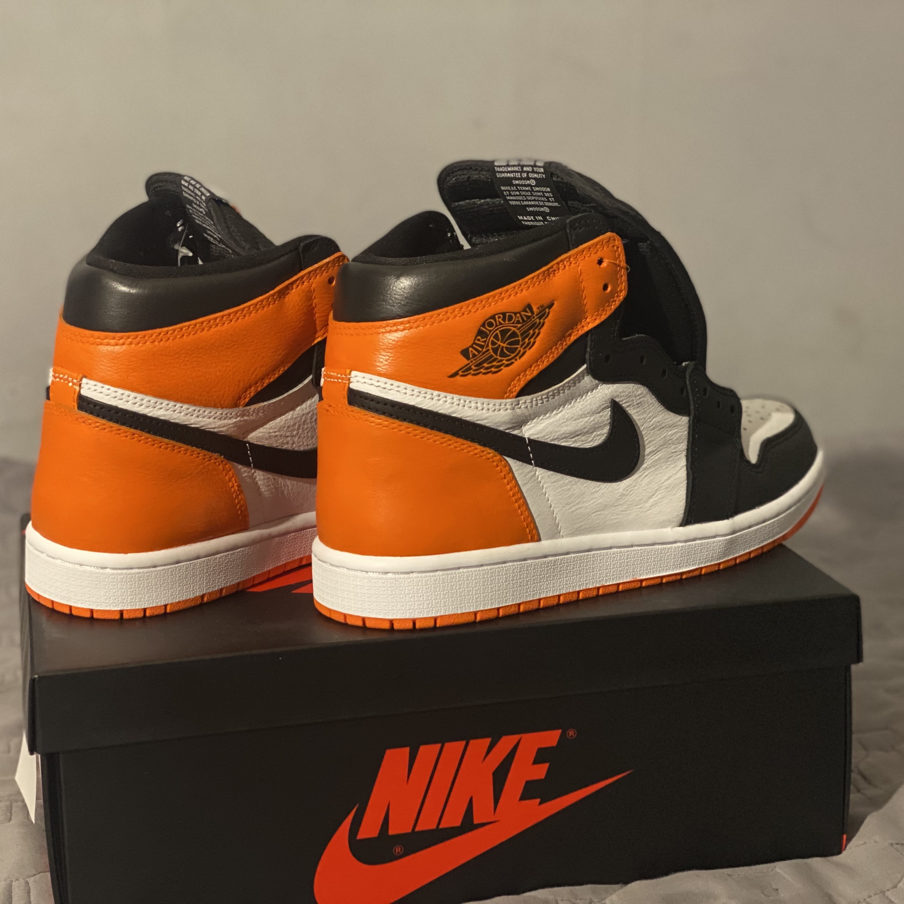 Jordan 1 Retro High OG Electro Orange, (GS) Jordan 1 Retro High OG Electro Orange 착용 스타일 - 2