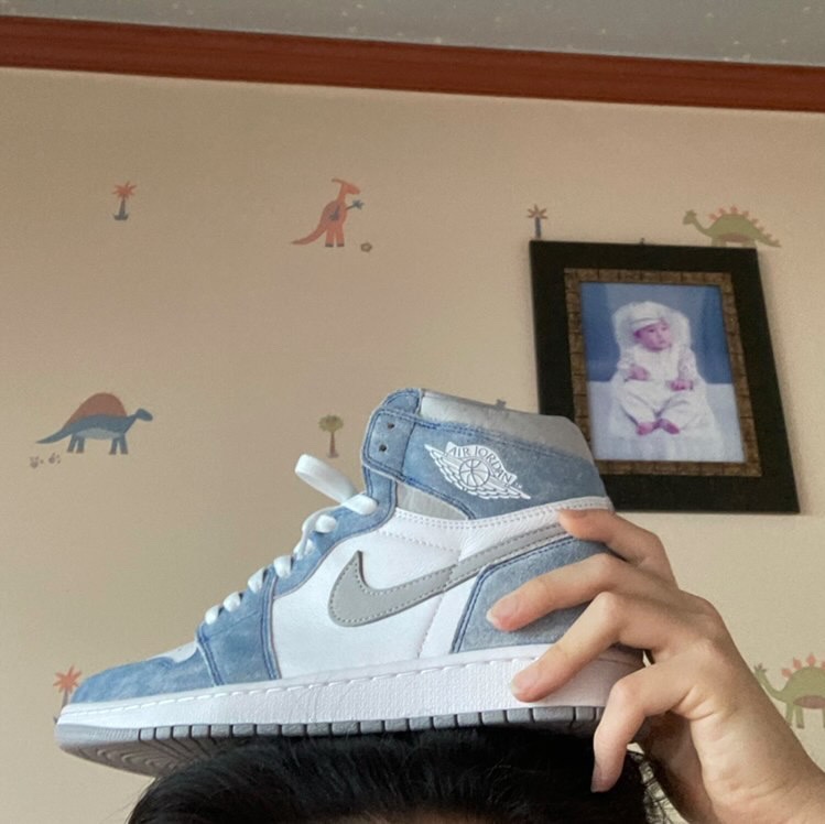 Jordan 1 Retro High OG Hyper Royal 착용 스타일 - 2