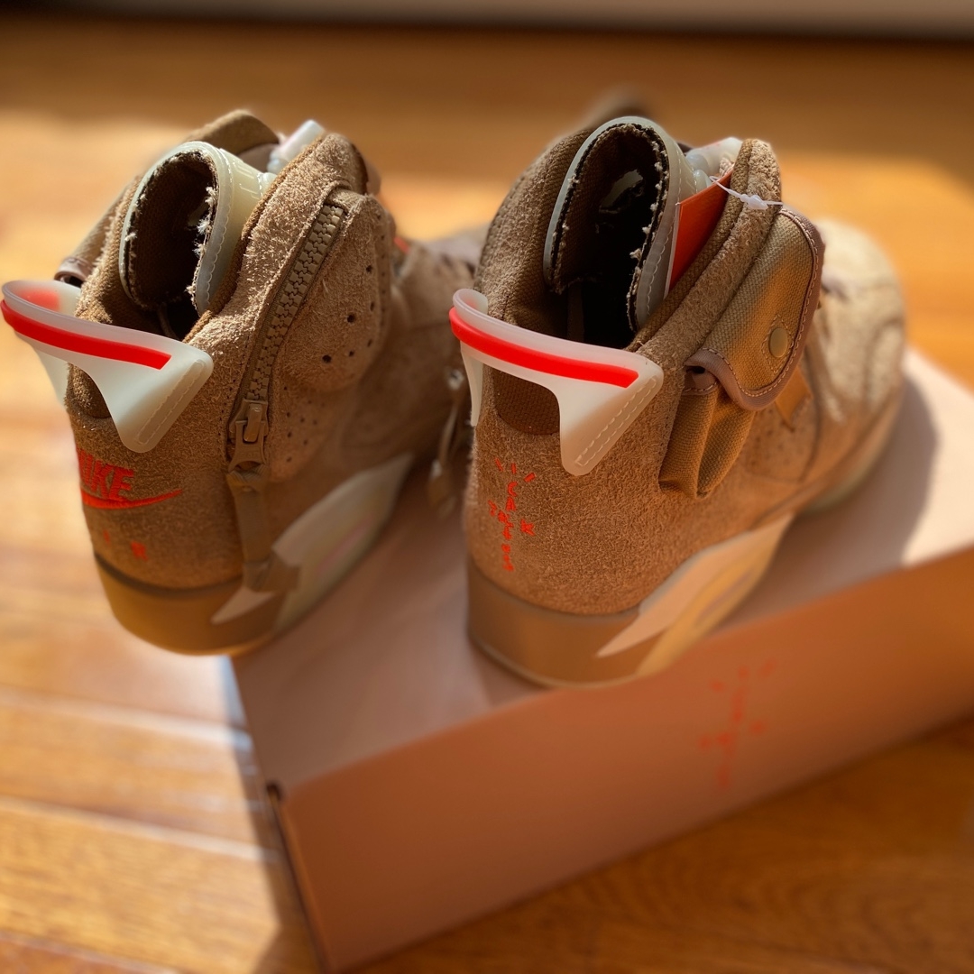 Jordan 6 x Travis Scott Retro SP British Khaki 착용 스타일 - 2