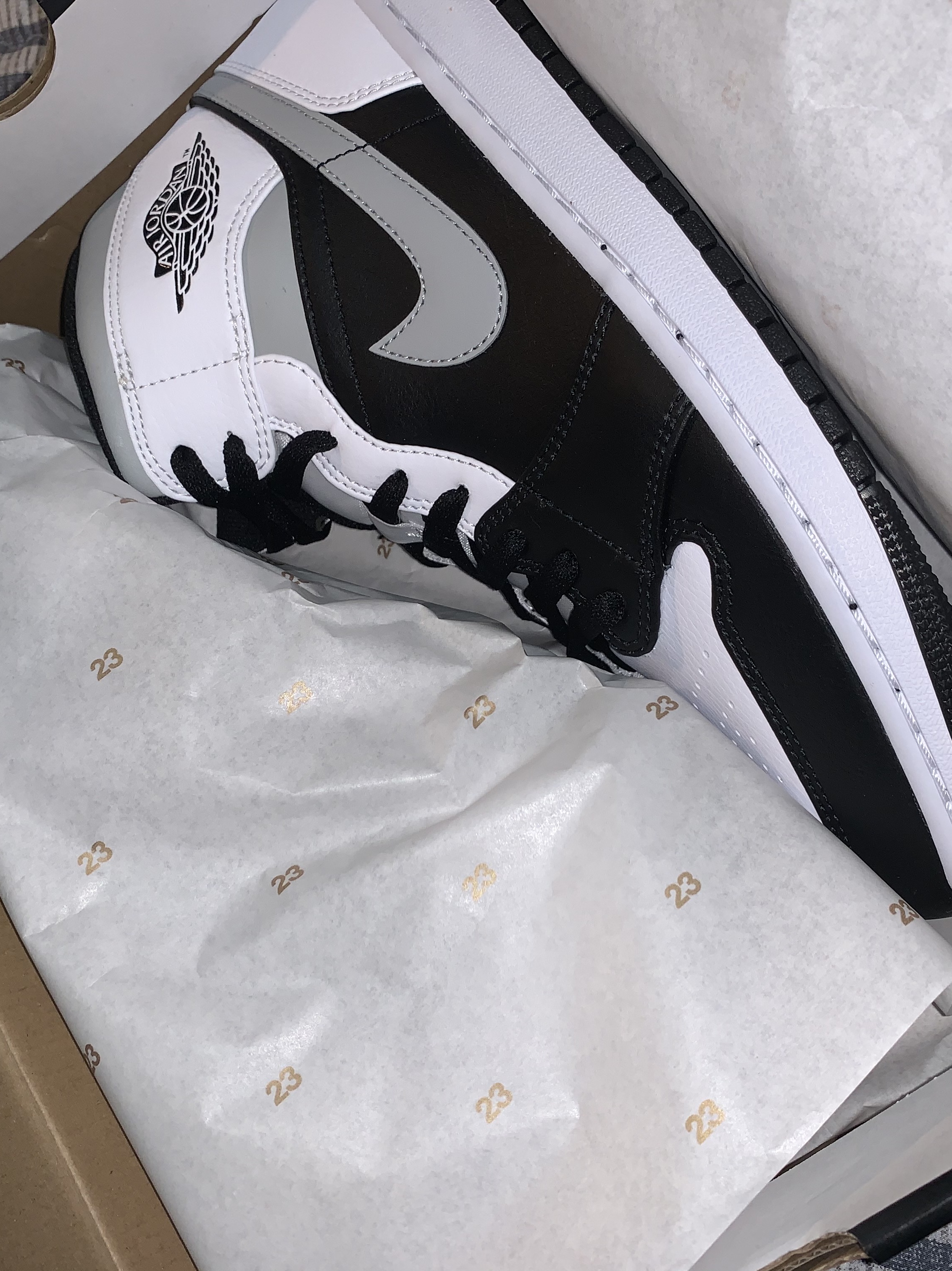 Jordan 1 Mid White Shadow 착용 스타일 - 3