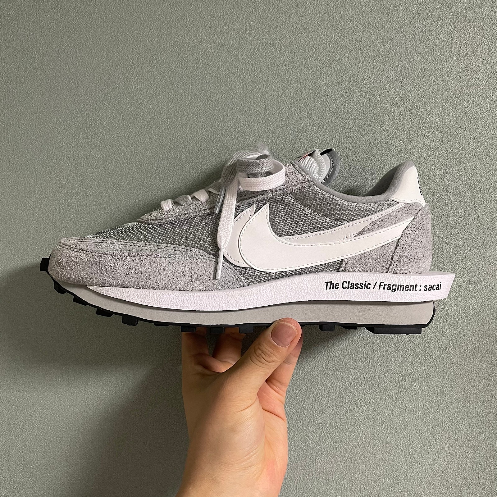 Nike x Sacai x Fragment LDWaffle Light Smoke Grey 착용 스타일 - 2