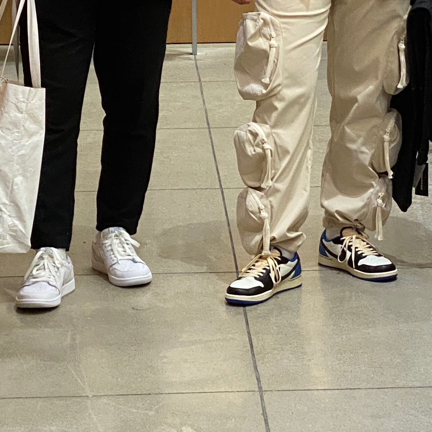 Jordan 1 x Travis Scott x Fragment Retro Low OG SP Military Blue, Jordan 1 Low OG Neutral Grey 착용 스타일 - 2