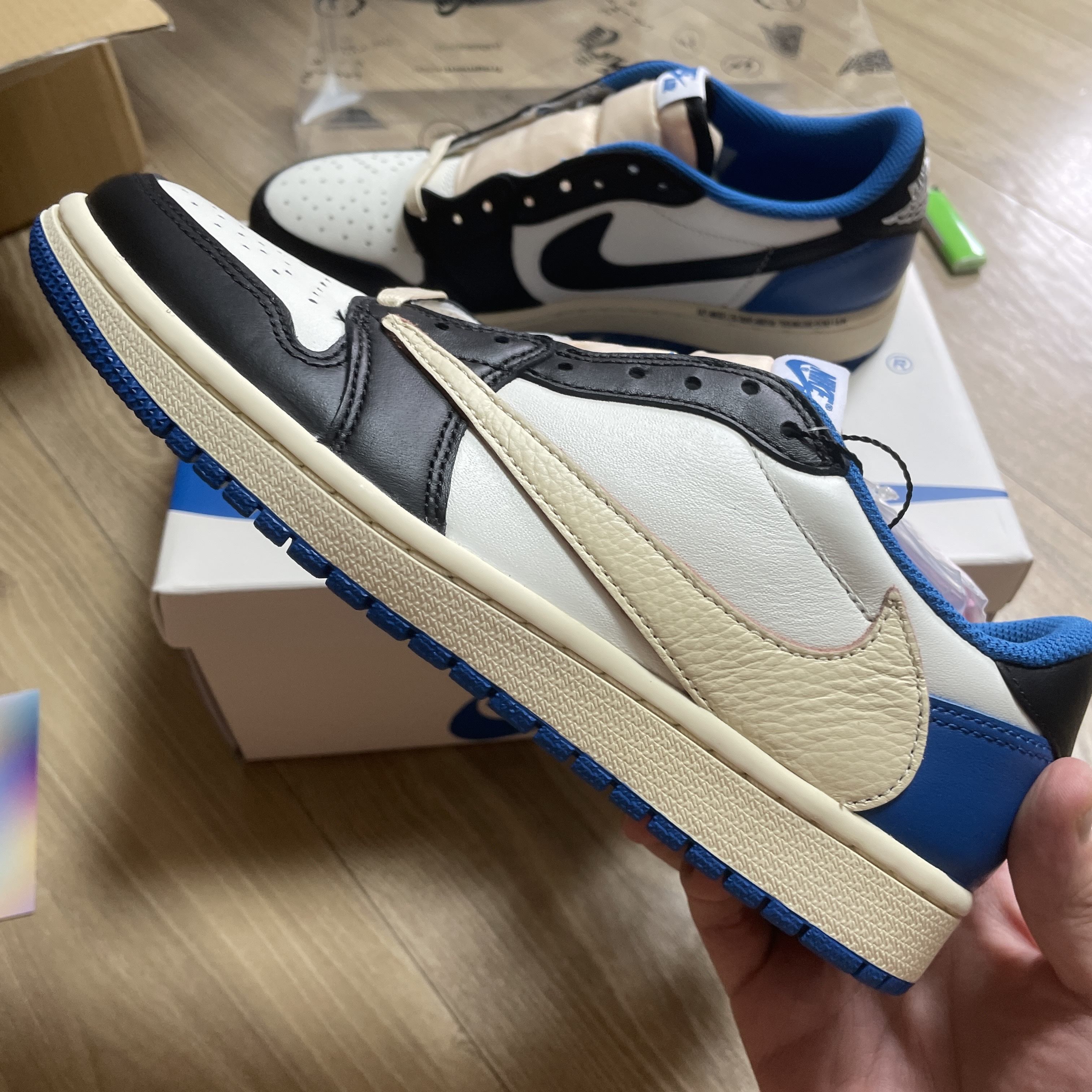 Jordan 1 x Travis Scott x Fragment Retro Low OG SP Military Blue 착용 스타일 - 2