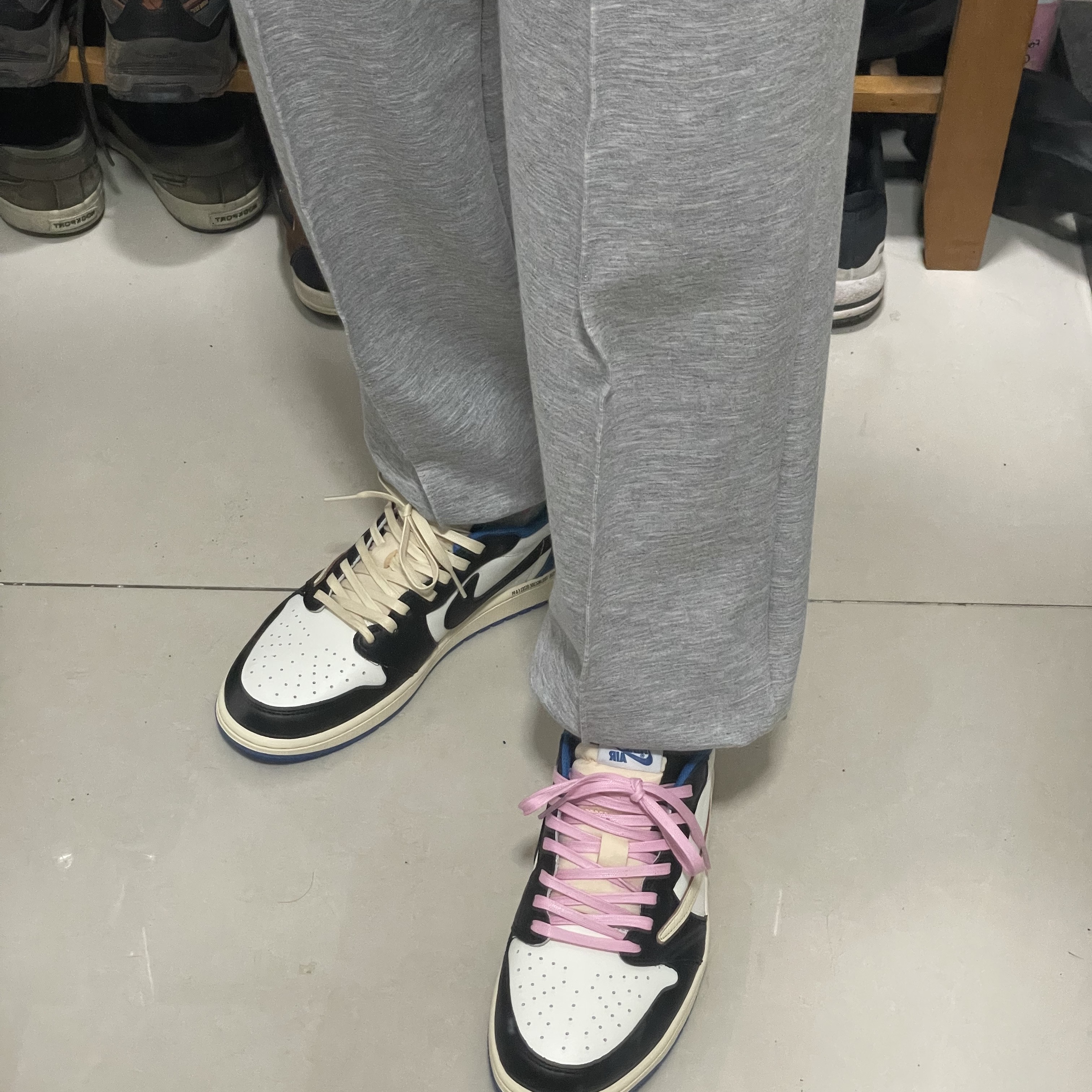 Jordan 1 x Travis Scott x Fragment Retro Low OG SP Military Blue 착용 스타일 - 2