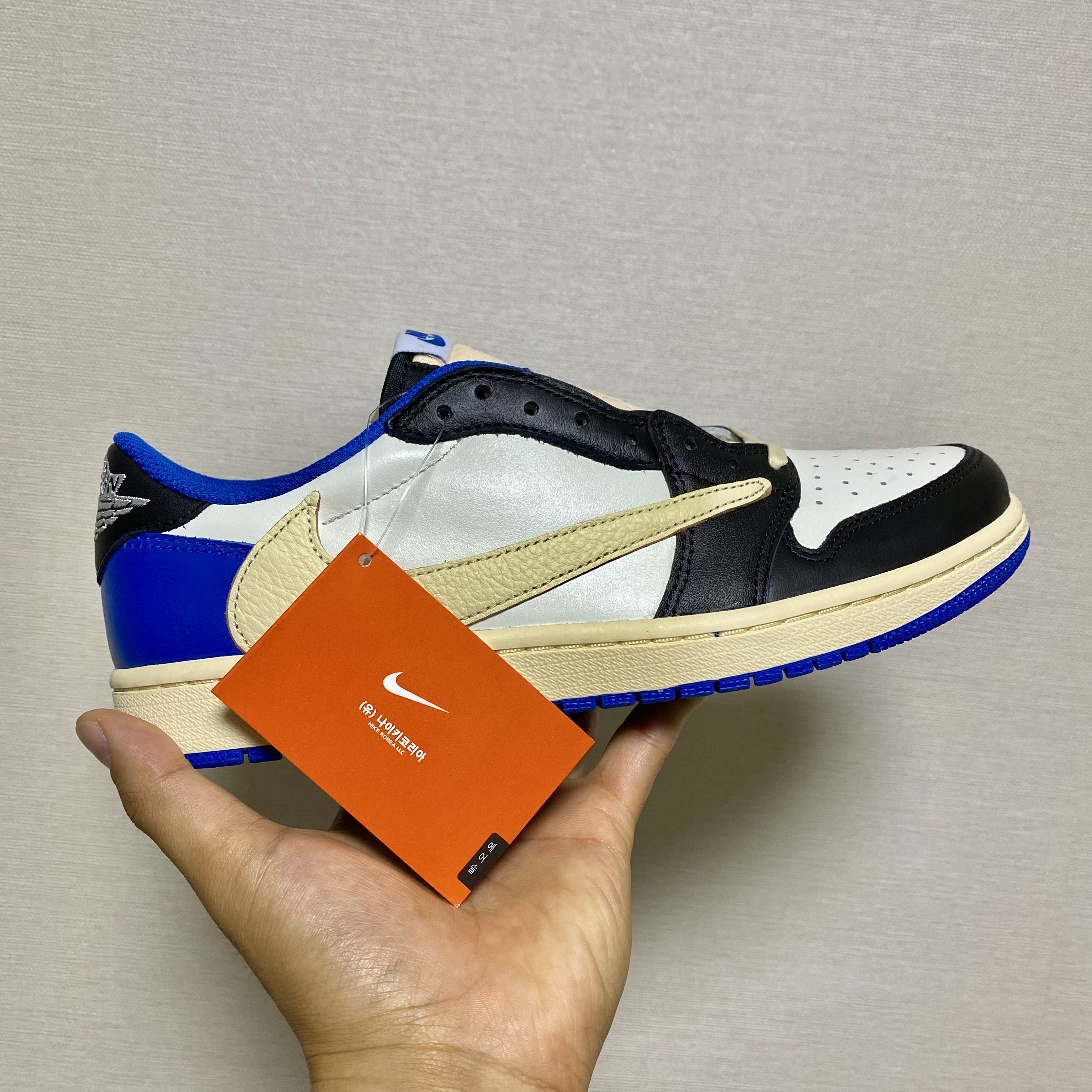 Jordan 1 x Travis Scott x Fragment Retro Low OG SP Military Blue 착용 스타일