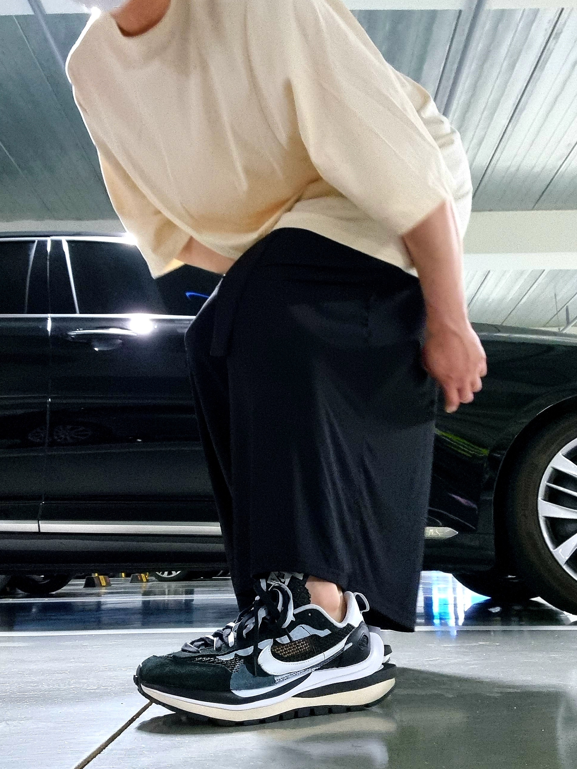 Nike x Sacai VaporWaffle Black White 착용 스타일 - 2