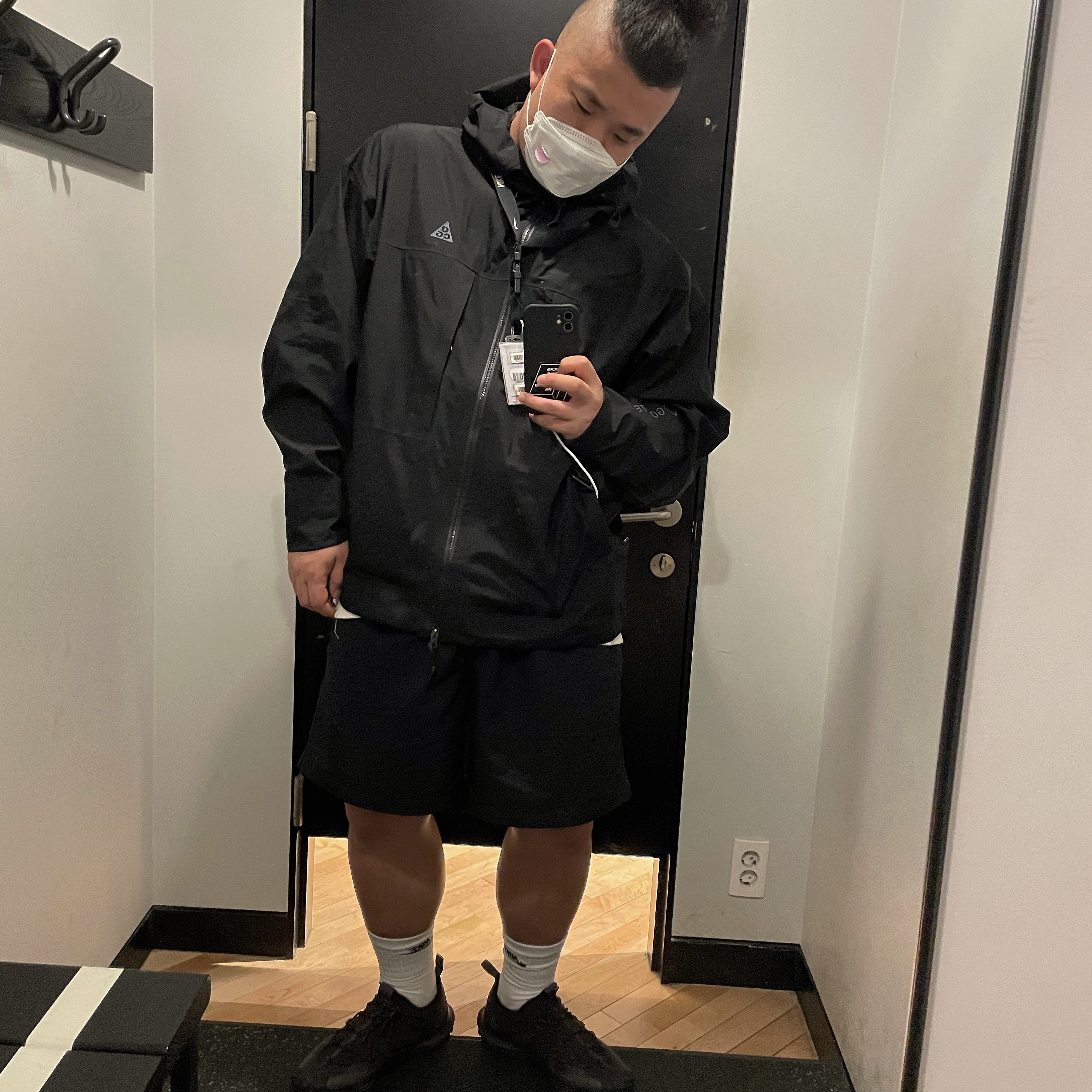 Nike ACG Mountain Fly Low Brown Basalt, Nike ACG Gore-Tex Misery Ridge Jacket Black - US/EU 착용 스타일