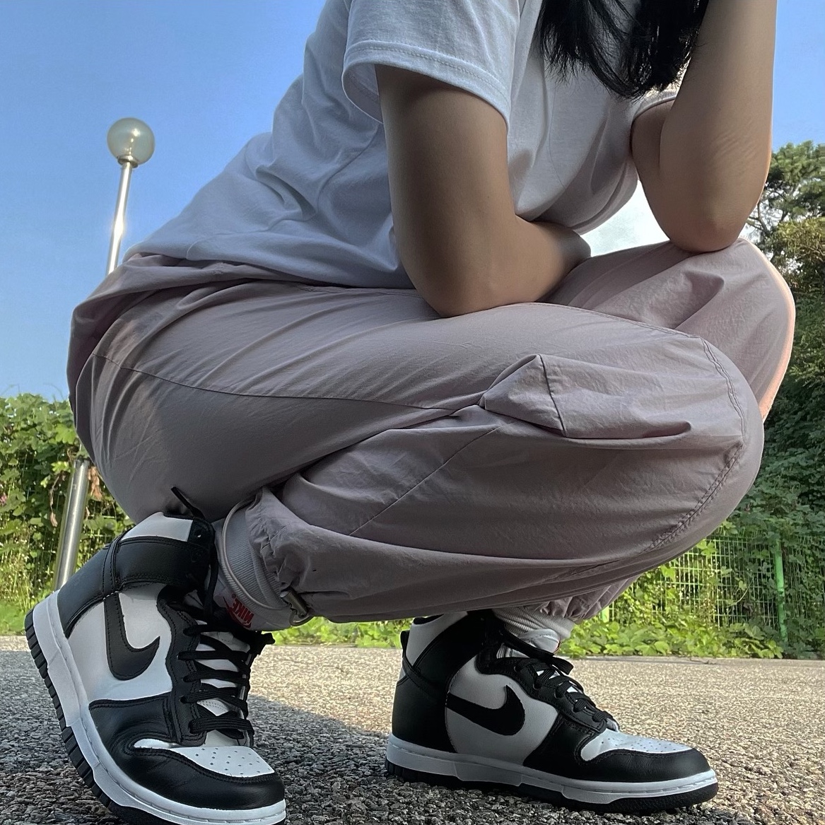 (W) Nike Dunk High Black and White 착용 스타일 - 2